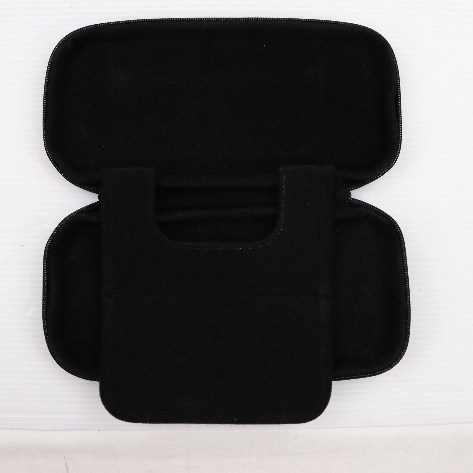 【中古即納】[ACC][Switch] (画面保護シート無し) Nintendo Switch(ニンテンドースイッチ) キャリングケース 任天堂(HAC-A-PSSAA) (20170303)