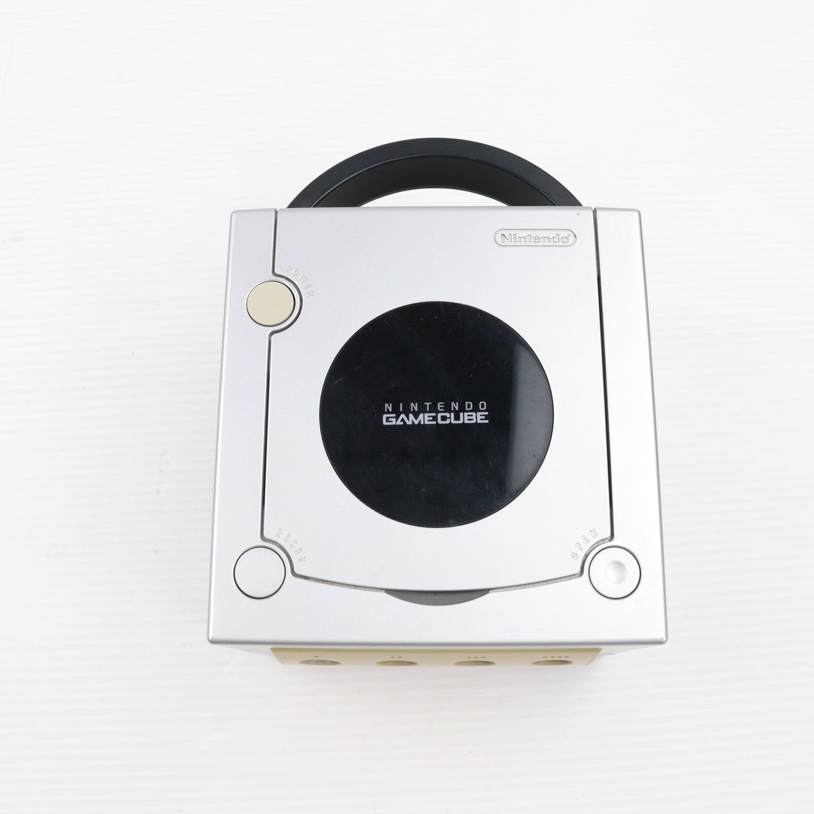 【中古即納】[GC](本体)ニンテンドーゲームキューブ NINTENDO GAMECUBE シルバー(DOL-S-PLA) 任天堂 (20021201)