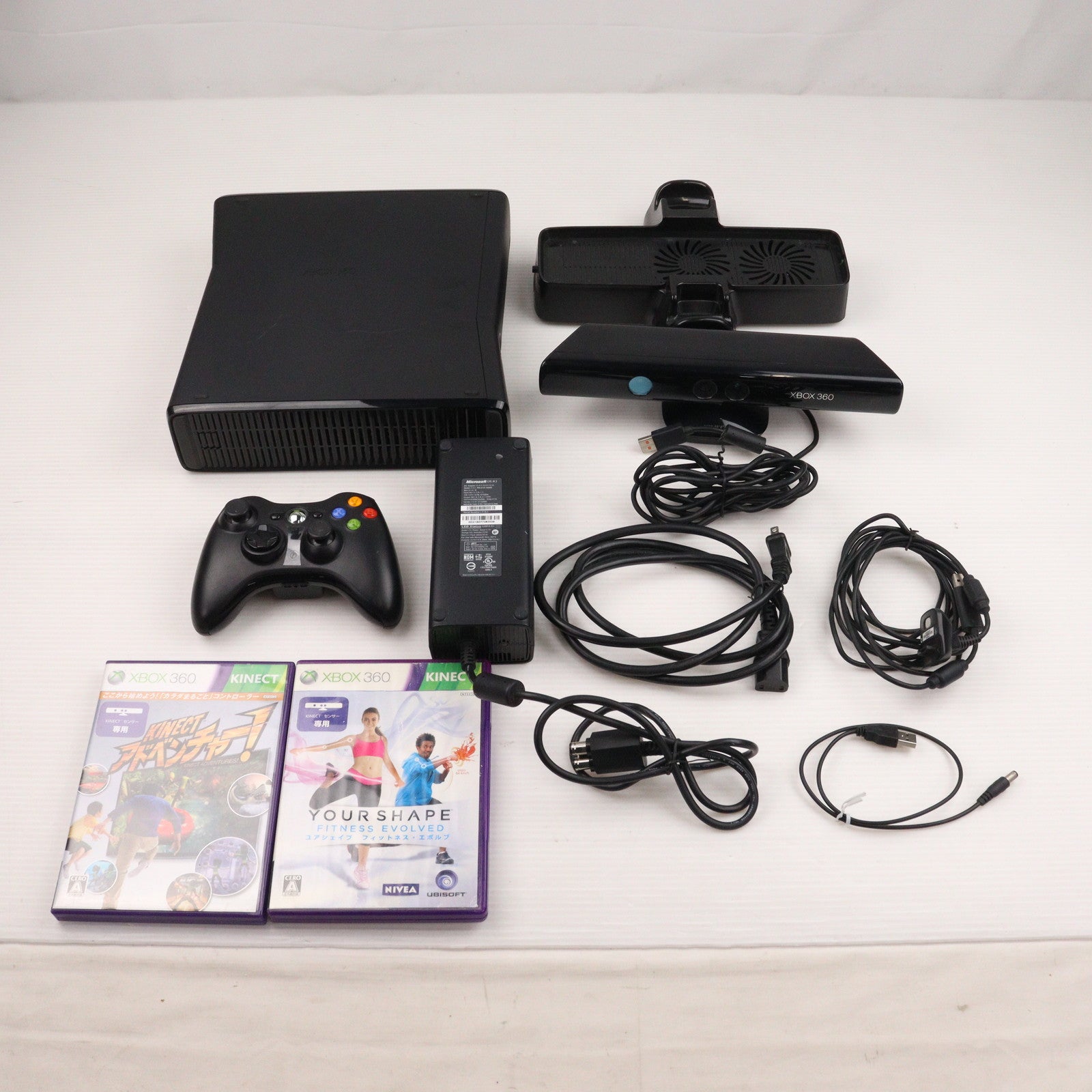 【中古即納】[Xbox360] (本体)Xbox 360 4GB+Kinect(キネクト) バリューパック(キネクトアドベンチャー&ユアシェイプ同梱)(S9G-00030)(20111013)