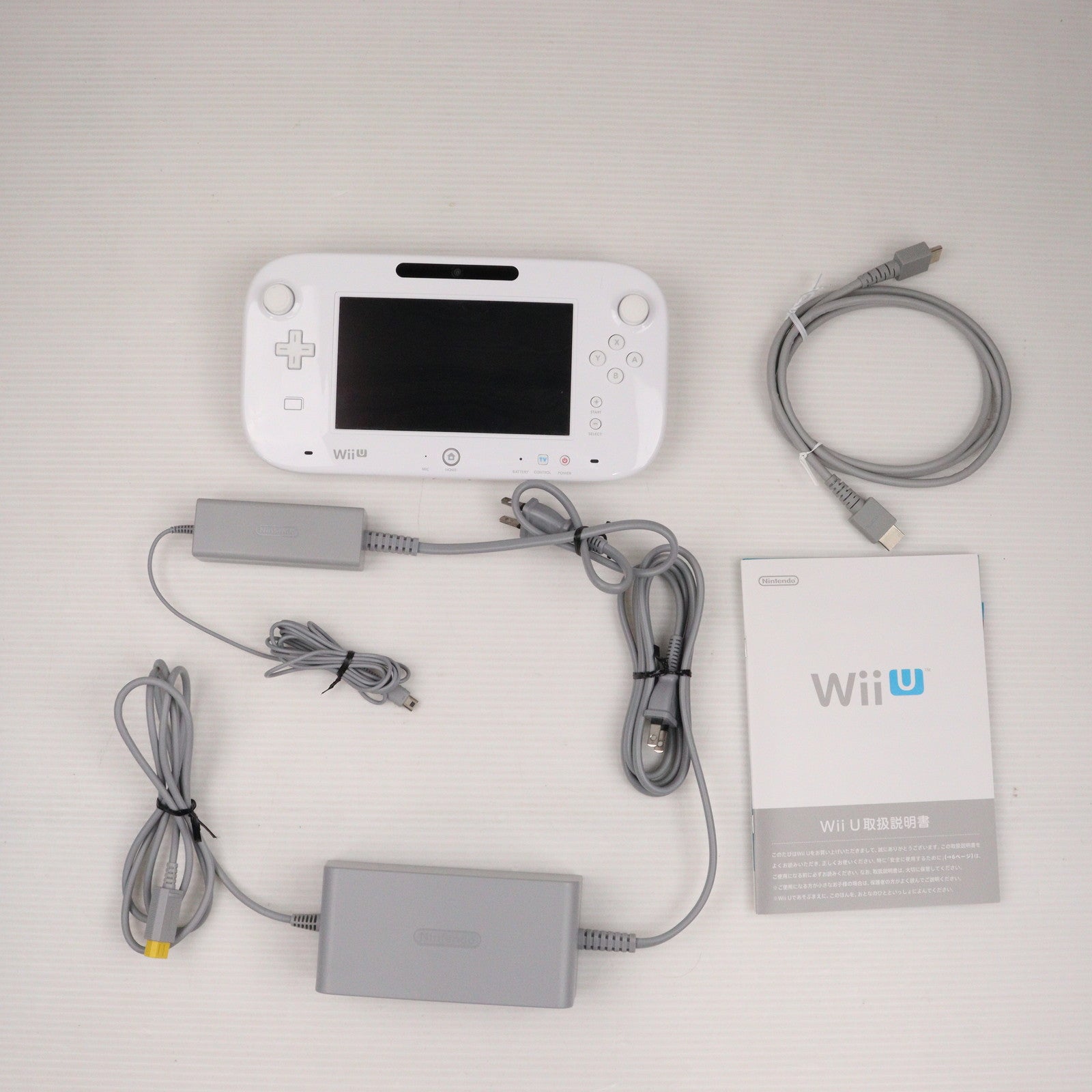 【中古即納】[WiiU] (本体) Wii U ベーシックセット 白 BASIC SET Shiro(本体メモリー8GB)(WUP-S-WAAA)(20121208)