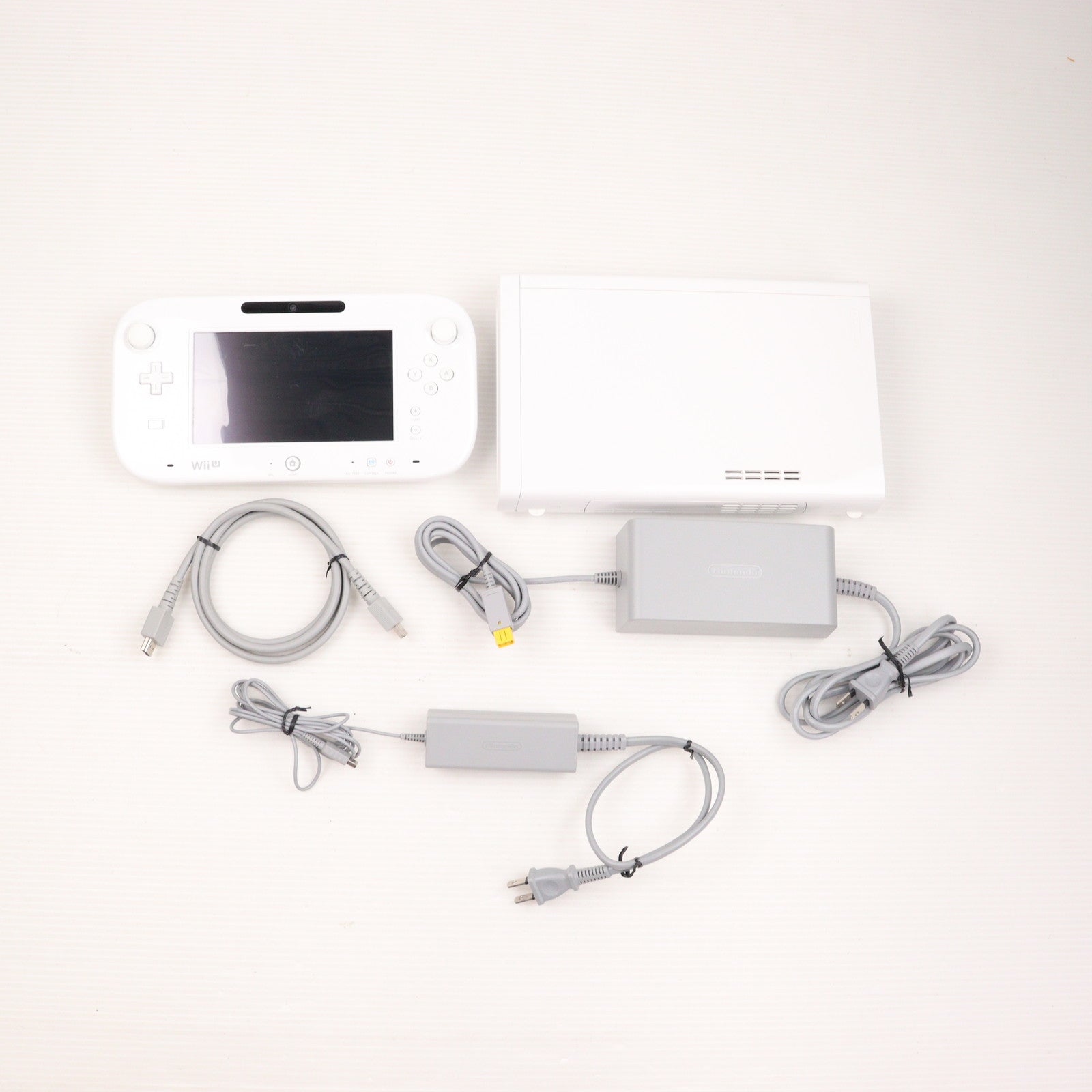 【中古即納】[WiiU] (本体) Wii U ベーシックセット 白 BASIC SET Shiro(本体メモリー8GB)(WUP-S-WAAA)(20121208)