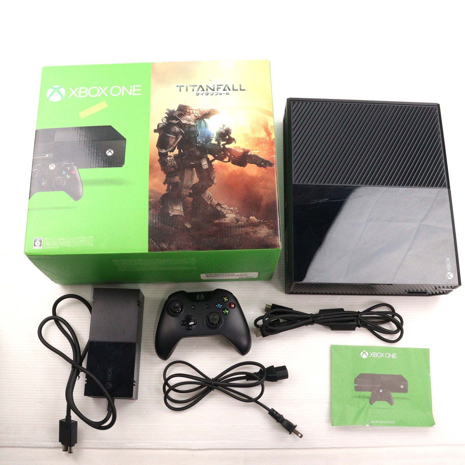 【中古即納】[XboxOne] (本体) Xbox One (タイタンフォール同梱版) 日本マイクロソフト(5C7-00034)(20140904)