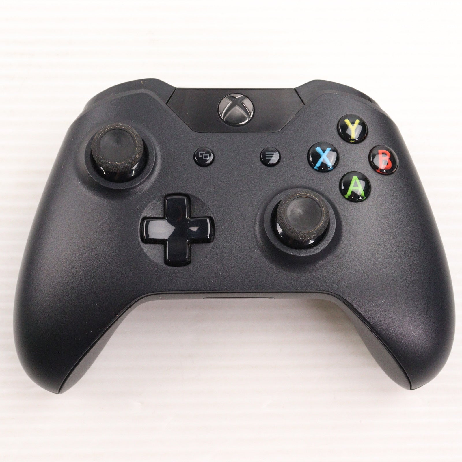 【中古即納】[XboxOne] (本体) Xbox One (タイタンフォール同梱版) 日本マイクロソフト(5C7-00034)(20140904)