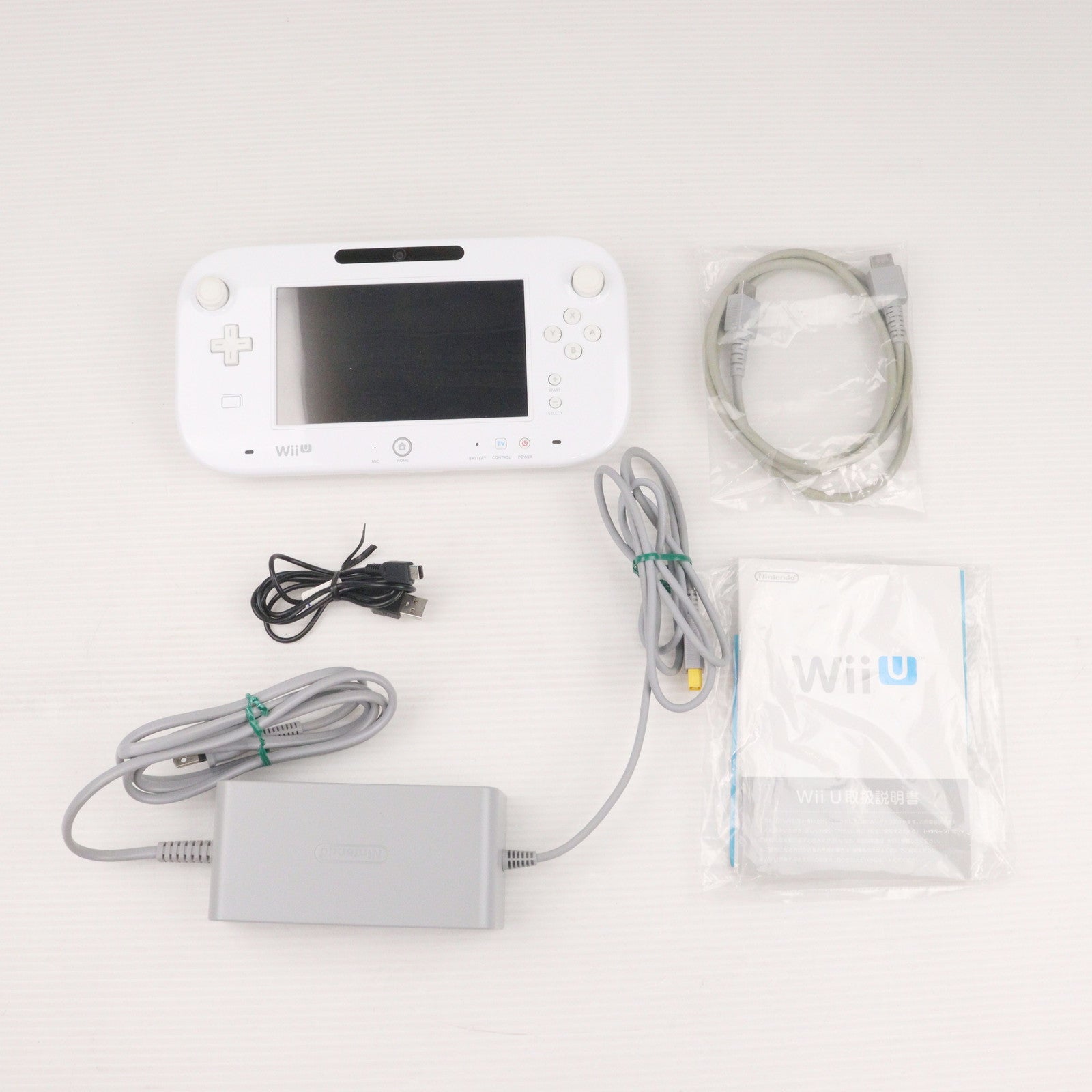 【中古即納】[WiiU] (本体) Wii U ベーシックセット 白 BASIC SET Shiro(本体メモリー8GB) 任天堂(WUP-S-WAAA)(20121208)