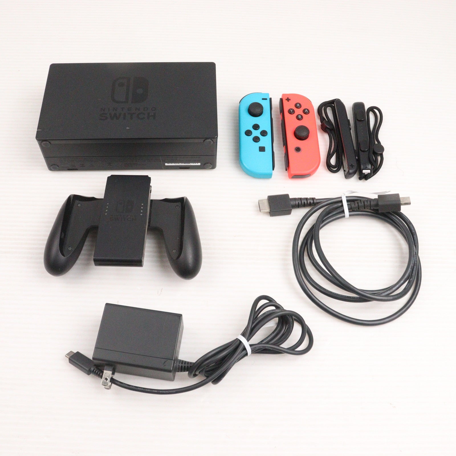 【中古即納】[Switch] (本体) Nintendo Switch(ニンテンドースイッチ) Joy-Con(L) ネオンブルー/(R) ネオンレッド 任天堂(HAD-S-KABAA)(20190830)