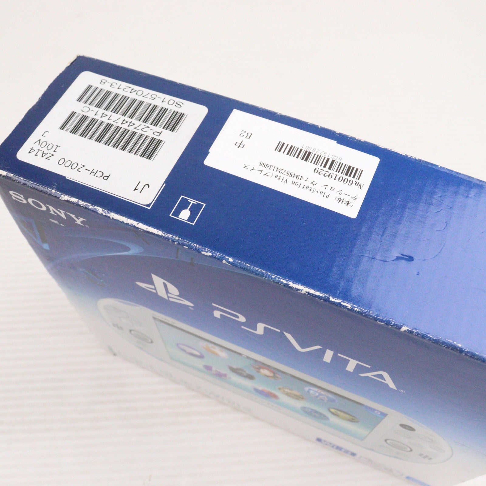 【中古即納】[PSVita] (本体) PlayStation Vita(プレイステーション ヴィータ) Wi-Fiモデル ライトブルー/ホワイト SCE(PCH-2000ZA14)(20131010)