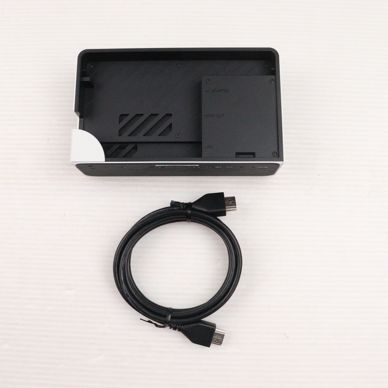 【中古即納】[Switch] (本体) Nintendo Switch(ニンテンドースイッチ) 有機ELモデル Joy-Con(L)/R ホワイト 任天堂(HEG-S-KAAAA)(20211008)