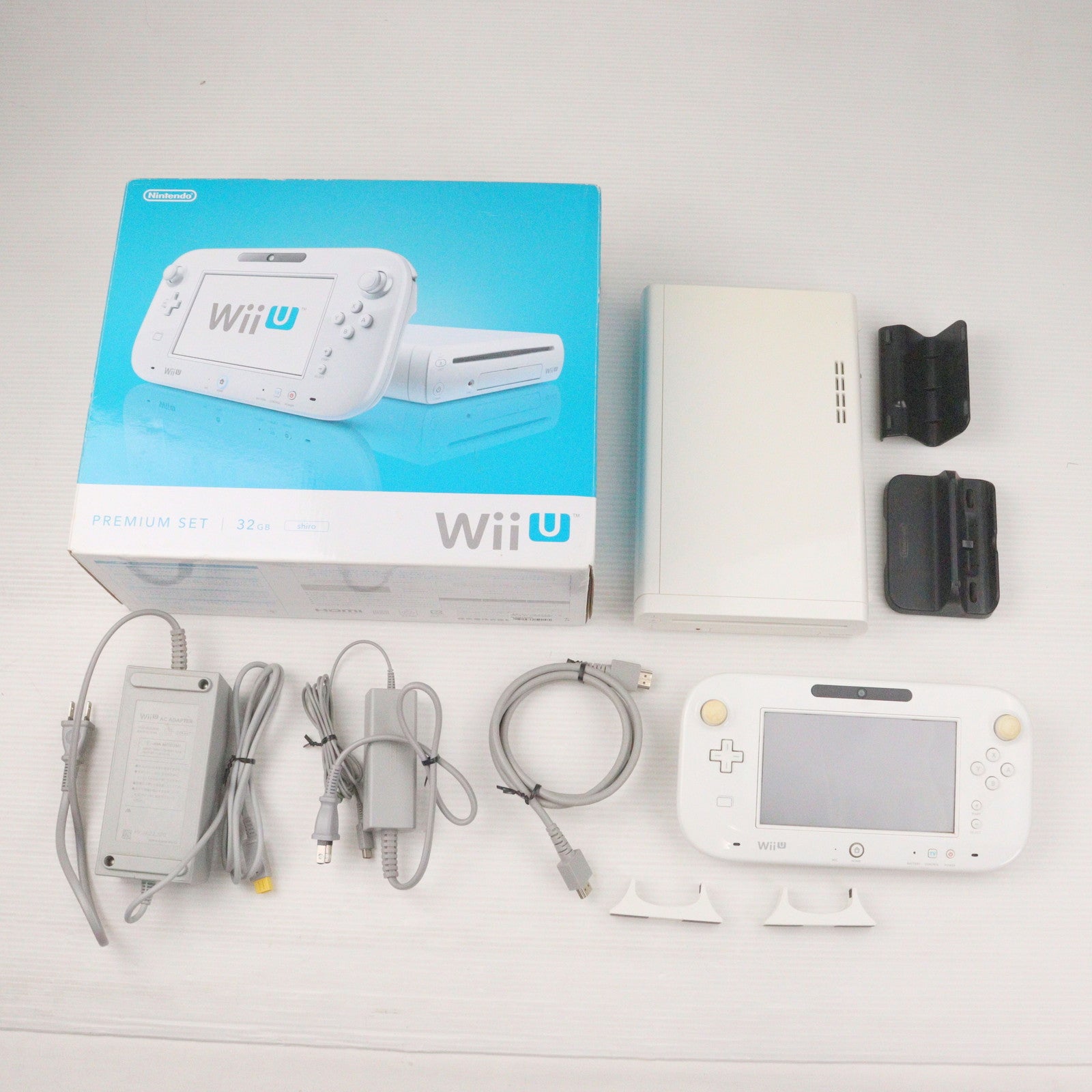 【中古即納】[WiiU] (本体) Wii U プレミアムセット 白 PREMIUM SET shiro(本体メモリー32GB) 任天堂(WUP-S-WAFC)(20130713)