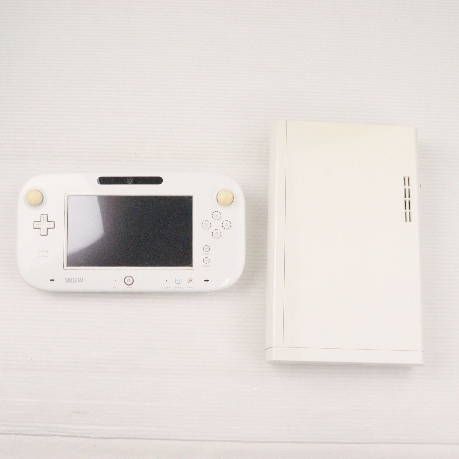【中古即納】[WiiU] (本体) Wii U プレミアムセット 白 PREMIUM SET shiro(本体メモリー32GB) 任天堂(WUP-S-WAFC)(20130713)