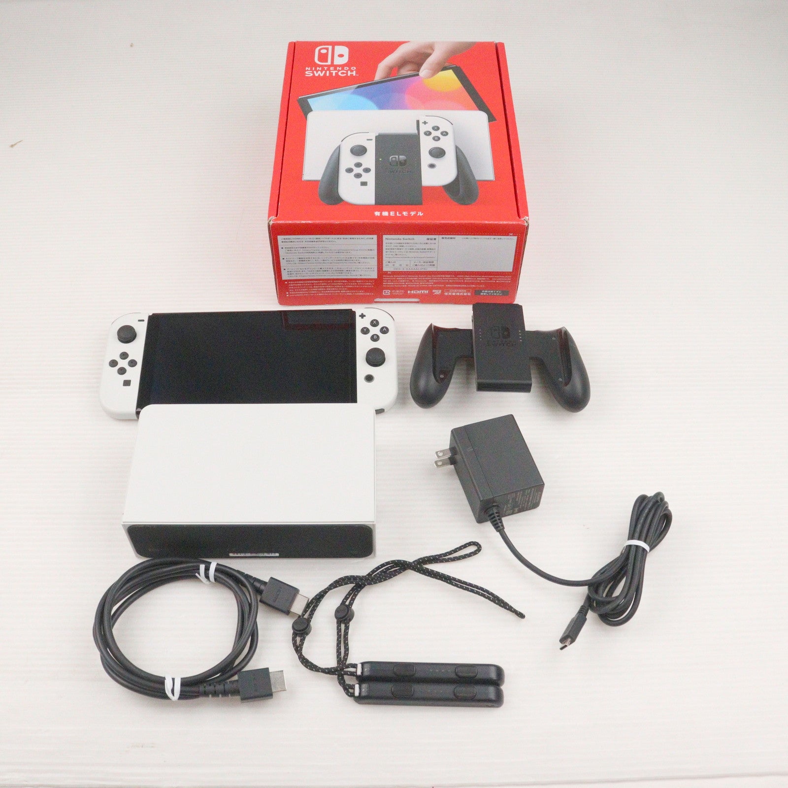 【中古即納】[Switch] (本体) Nintendo Switch(ニンテンドースイッチ) 有機ELモデル Joy-Con(L)/R ホワイト 任天堂(HEG-S-KAAAA)(20211008)