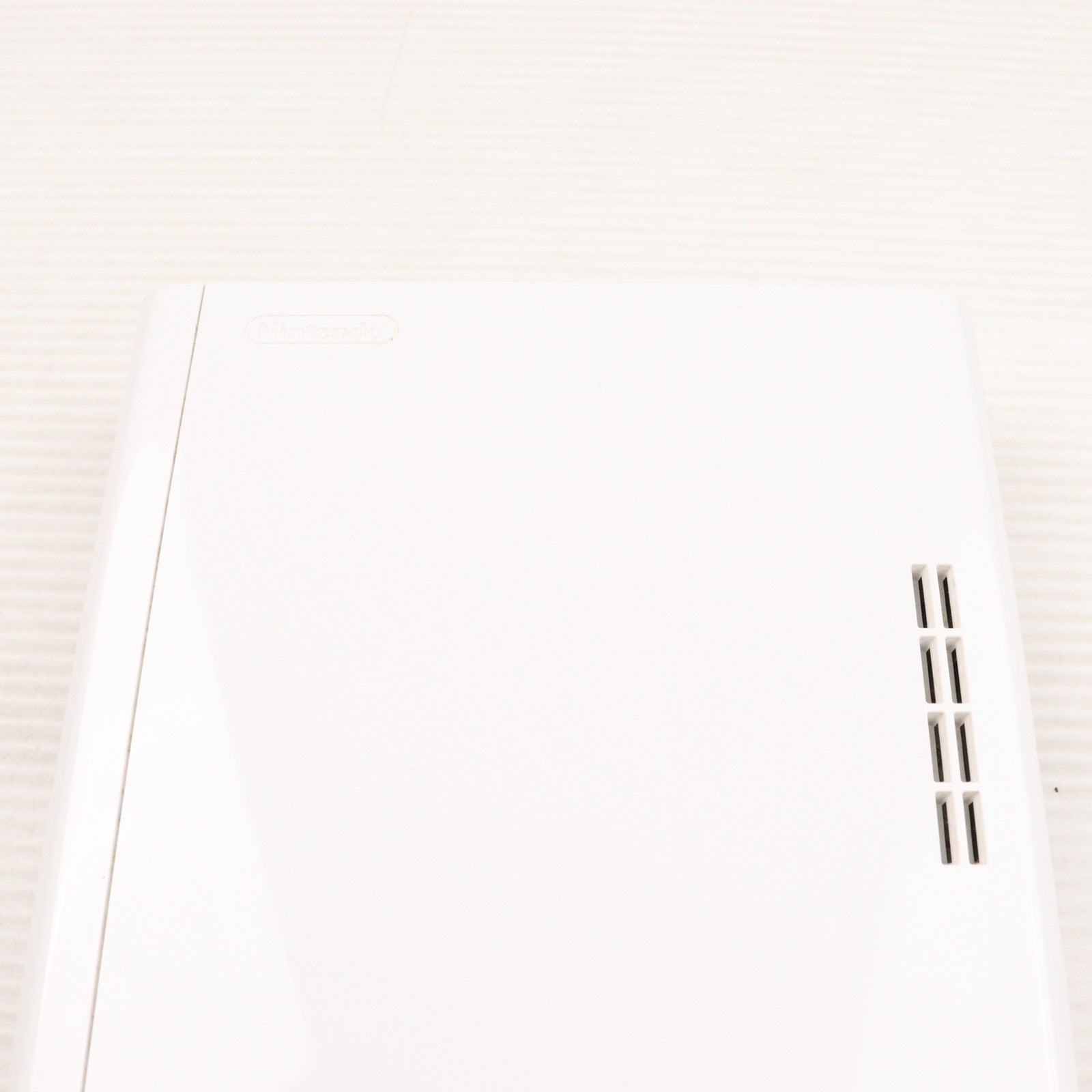 【中古即納】[WiiU] (本体) Wii U ベーシックセット 白 BASIC SET Shiro(本体メモリー8GB) 任天堂(WUP-S-WAAA)(20121208)