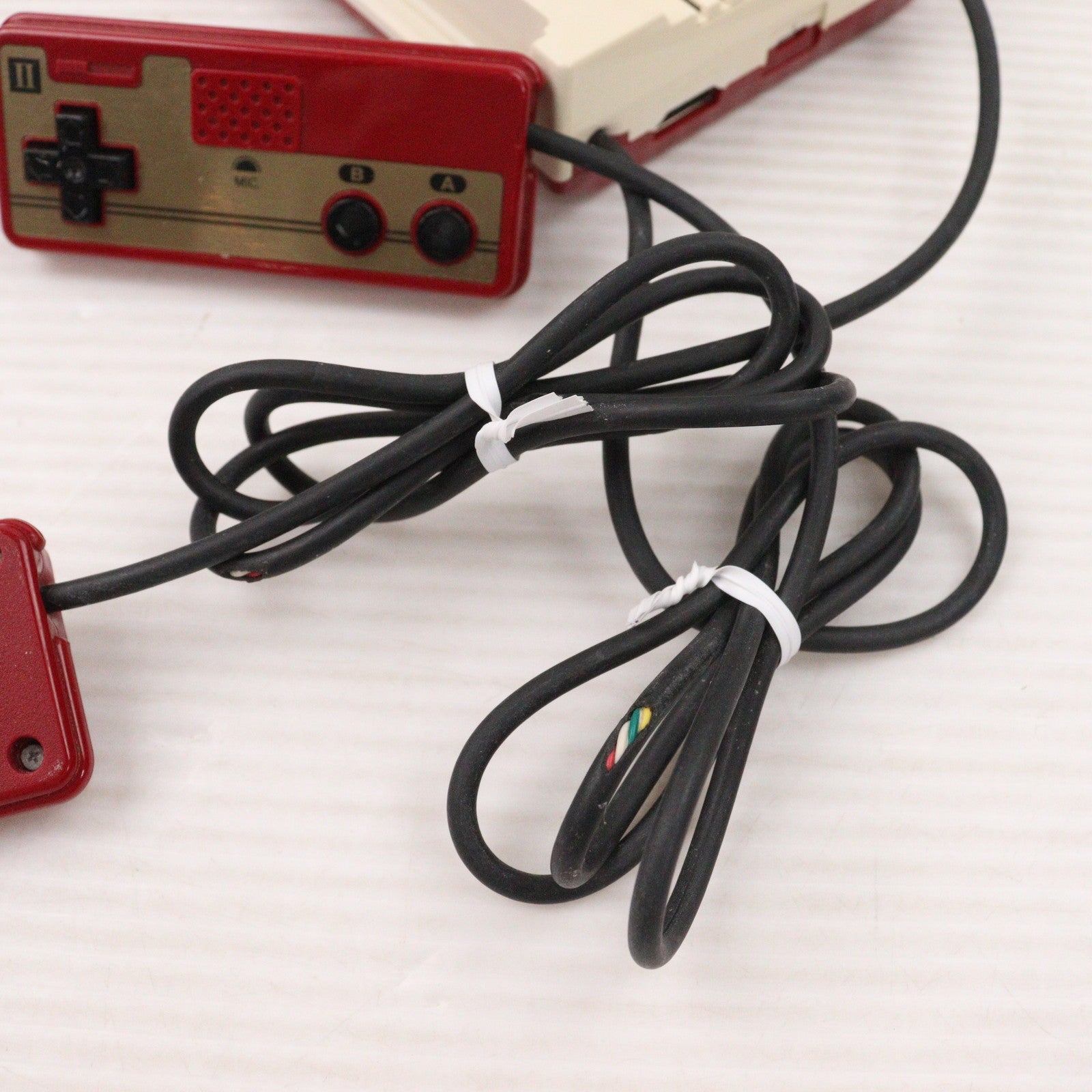 Nintendo 任天堂 ニンテンドー /クラシックミニ ファミリーコンピュータ/CLV-S-HVCC/HJE105873677/Bランク/19【中古】 ニンテンドークラシックミニ 『新品即納』{FC} (本体