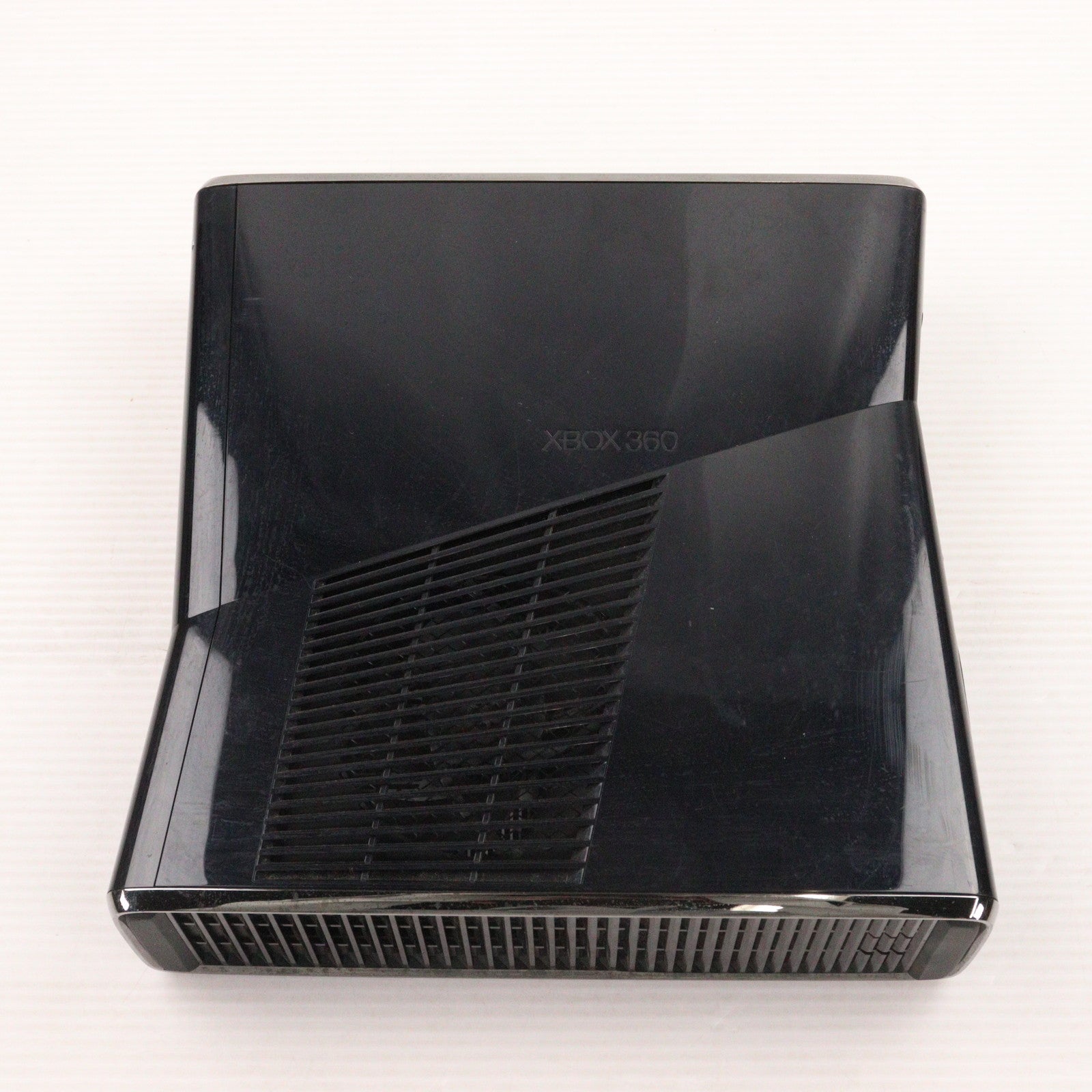 【中古即納】[Xbox360] (本体) Xbox360 250GB 日本マイクロソフト(RKH-00014)(20100624)