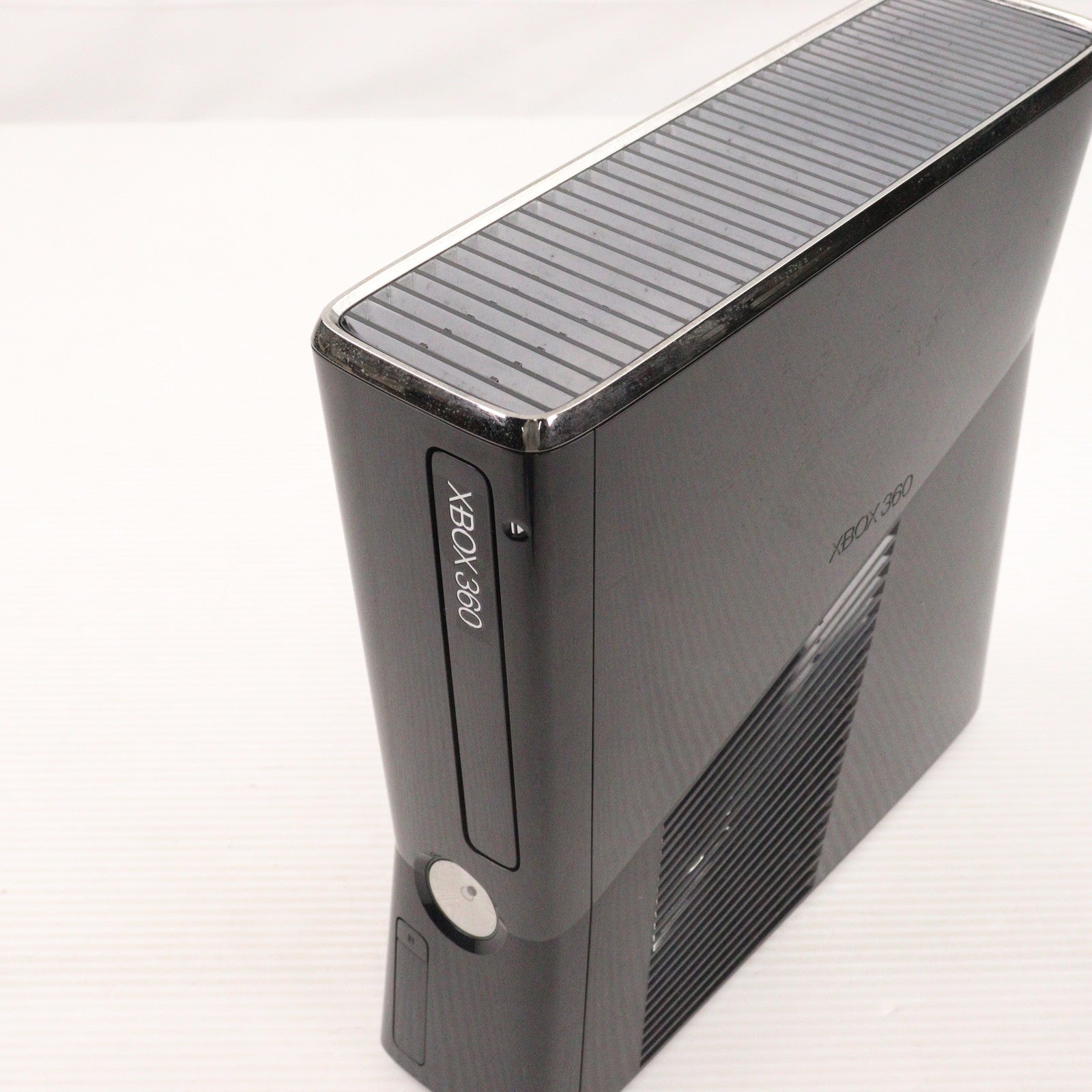 【中古即納】[Xbox360] (本体) Xbox360 250GB 日本マイクロソフト(RKH-00014)(20100624)