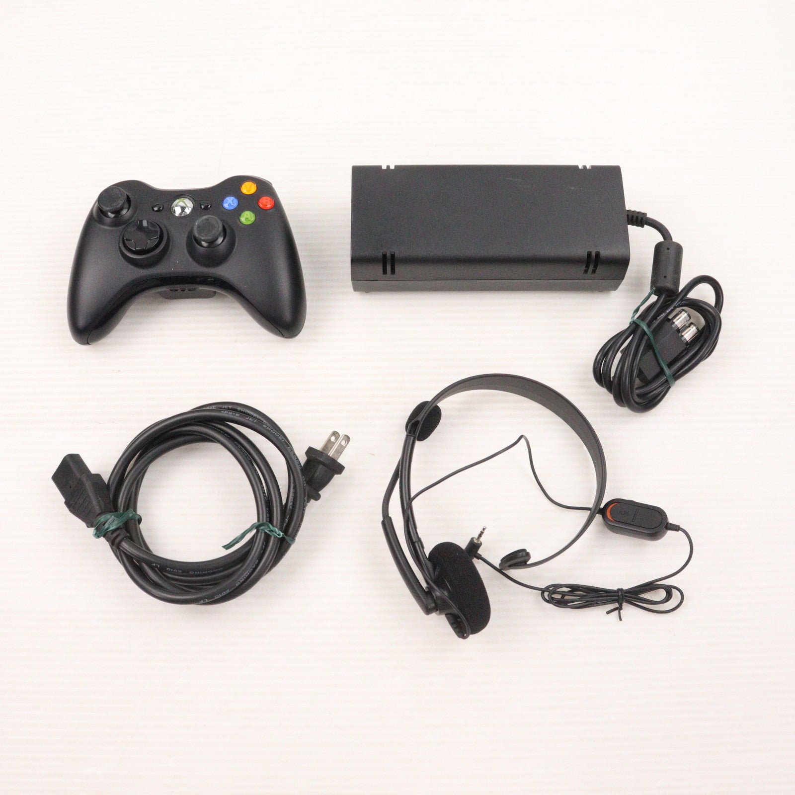 【中古即納】[Xbox360] (本体) Xbox360 250GB 日本マイクロソフト(RKH-00014)(20100624)
