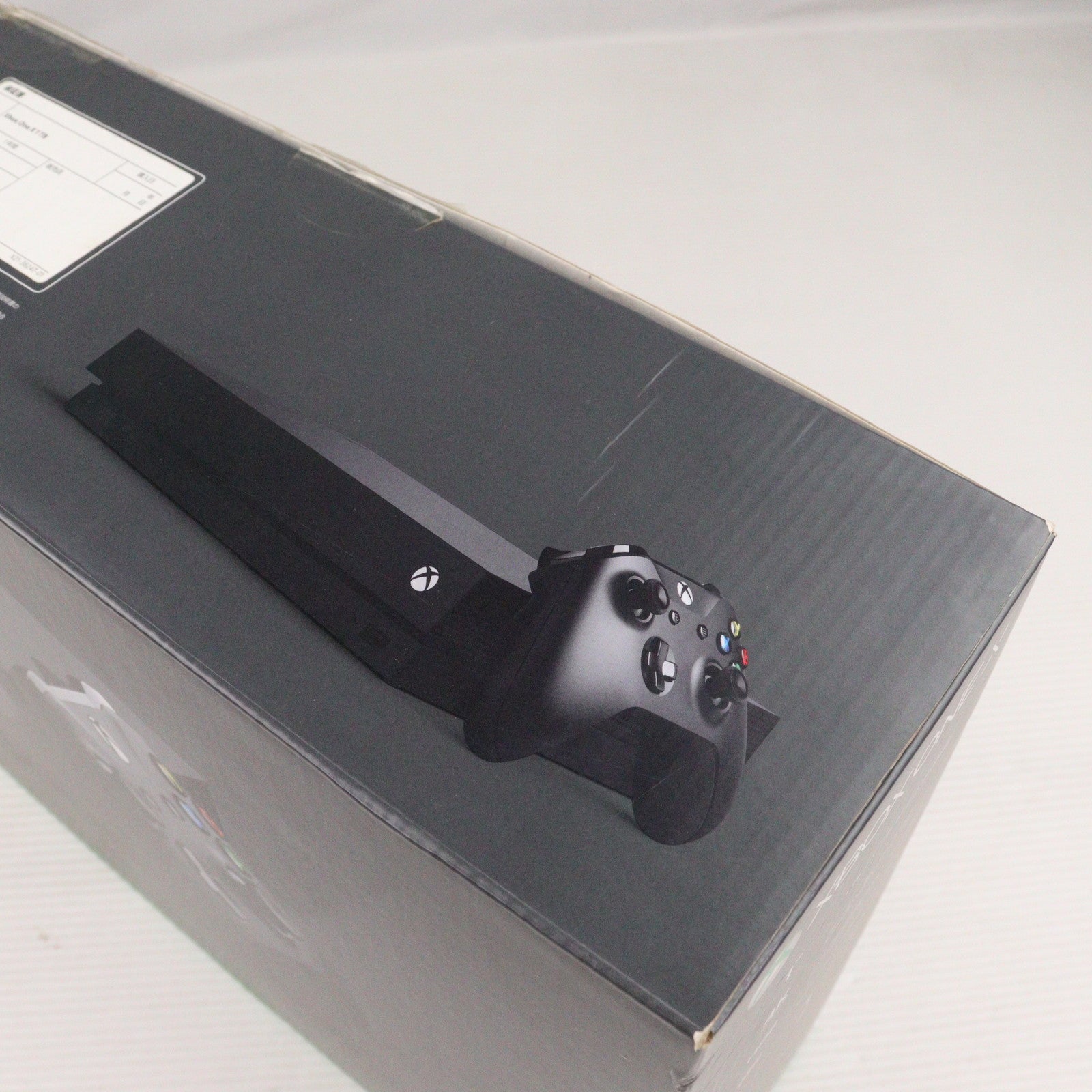【中古即納】[XboxOne] (本体) Xbox One X 1TB 日本マイクロソフト(CYV-00015)(20171107)