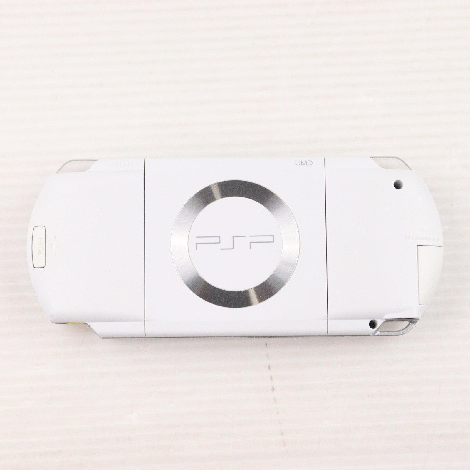 【中古即納】[PSP] (本体) PlayStation Portable(プレイステーション・ポータブル) バリューパック セラミック・ホワイト SCE(PSP-1000KCW)(20050915)