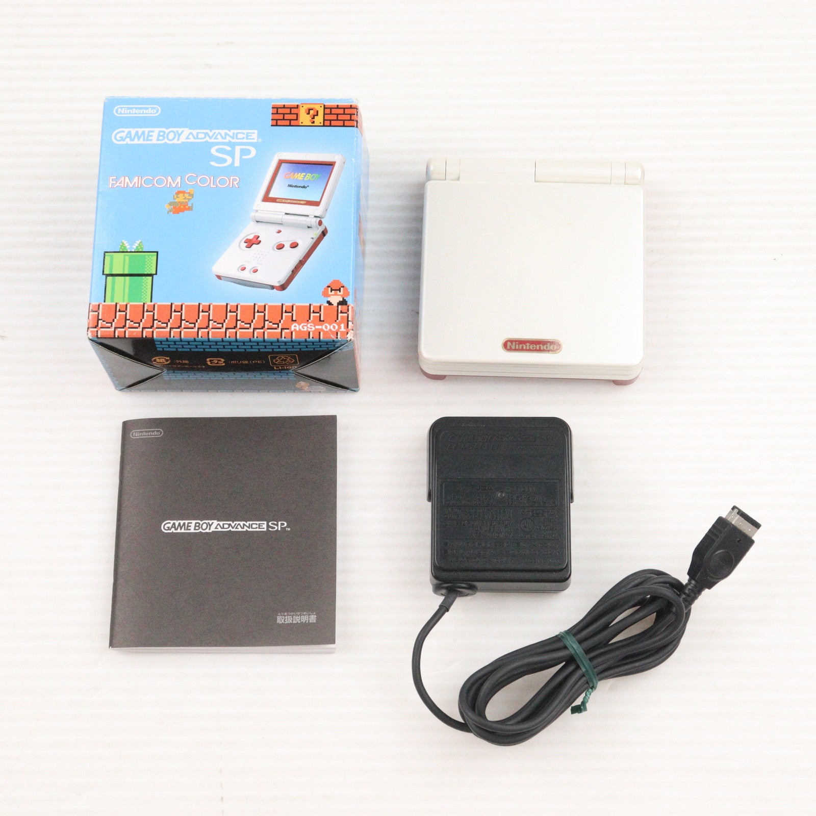 【中古即納】[GBA] (本体) GAMEBOY ADVANCE SP(ゲームボーイアドバンスSP) ファミコンカラー 任天堂(AGS-S-FMK)(20040214)