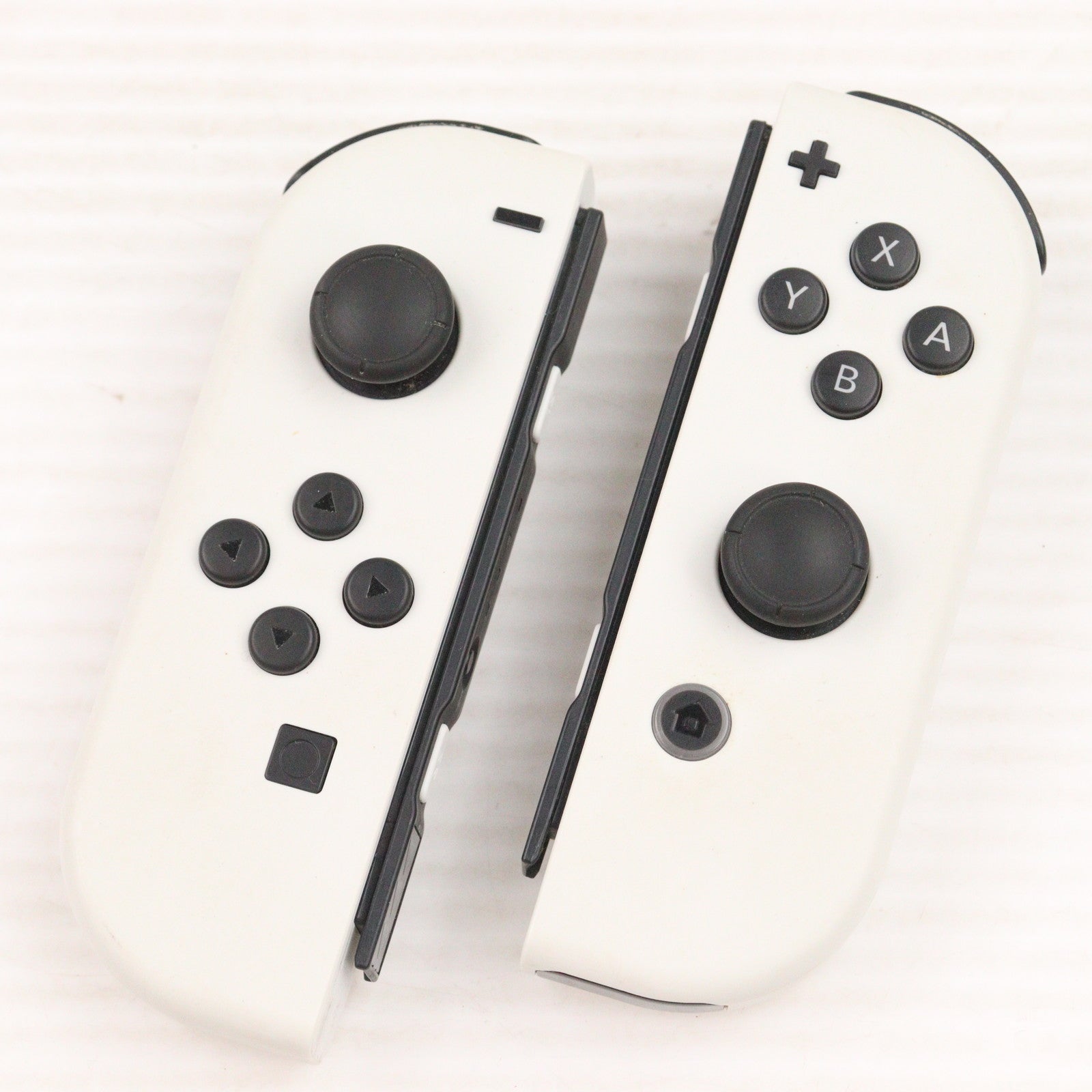 【中古即納】[Switch] (本体) Nintendo Switch(ニンテンドースイッチ) 有機ELモデル Joy-Con(L)/R ホワイト 任天堂(HEG-S-KAAAA)(20211008)