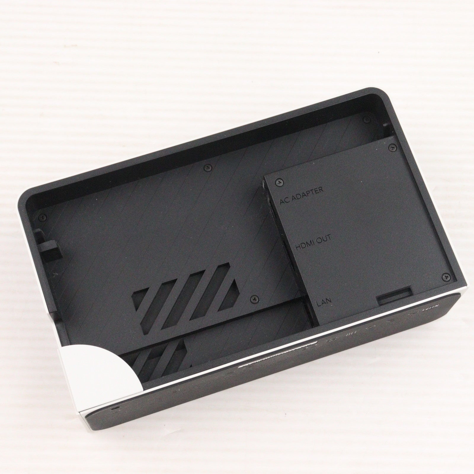 【中古即納】[Switch] (本体) Nintendo Switch(ニンテンドースイッチ) 有機ELモデル Joy-Con(L)/R ホワイト 任天堂(HEG-S-KAAAA)(20211008)