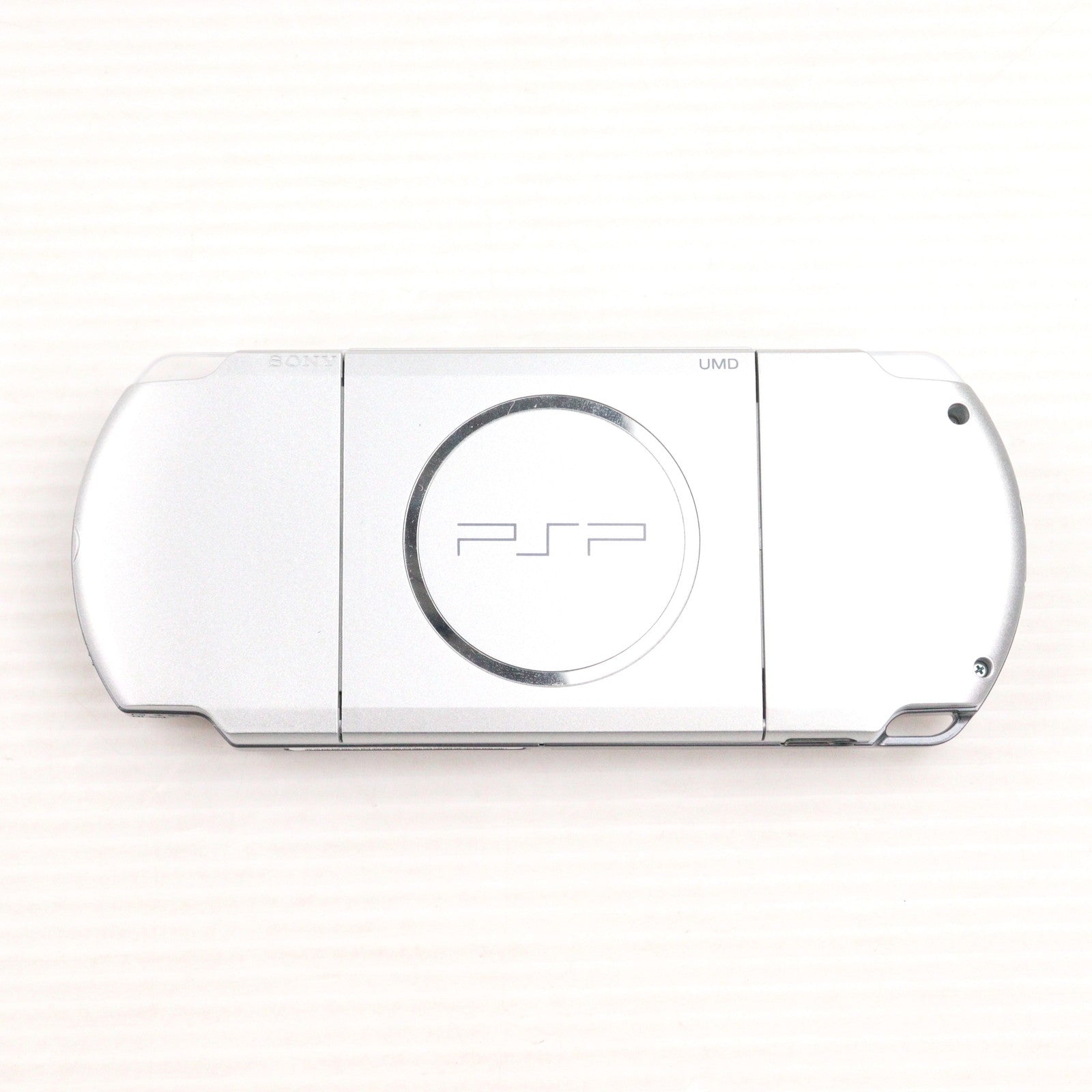 【中古即納】[PSP] (本体) PlayStation Portable(プレイステーション・ポータブル) ミスティック・シルバー SCE(PSP-3000MS)(20081016)