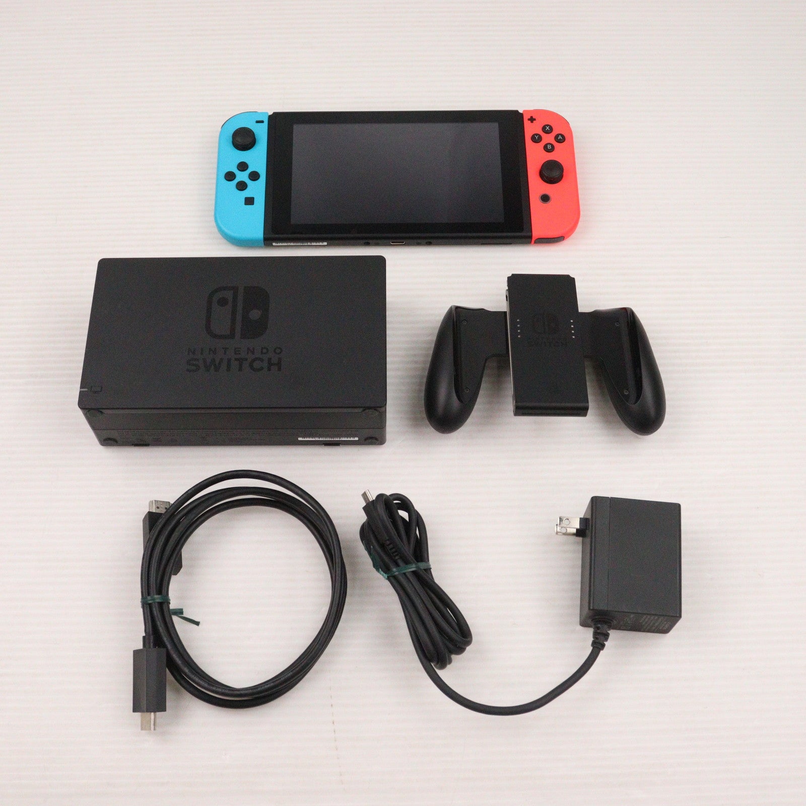 【中古即納】[Switch] (本体) Nintendo Switch(ニンテンドースイッチ) Joy-Con(L) ネオンブルー/R ネオンレッド 任天堂(HAC-S-KABAA)(20170303)