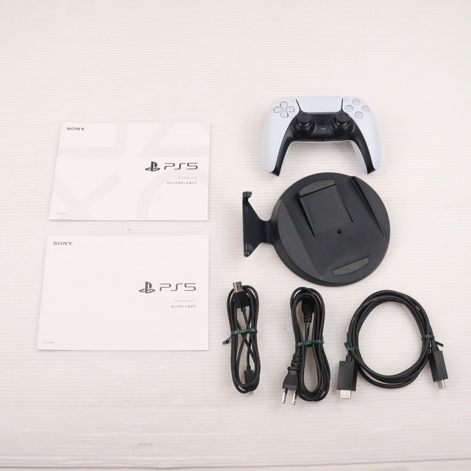 【中古即納】[PS5] (本体) PlayStation 5(プレイステーション5) SIE(CFI-1200A01)(20220915)