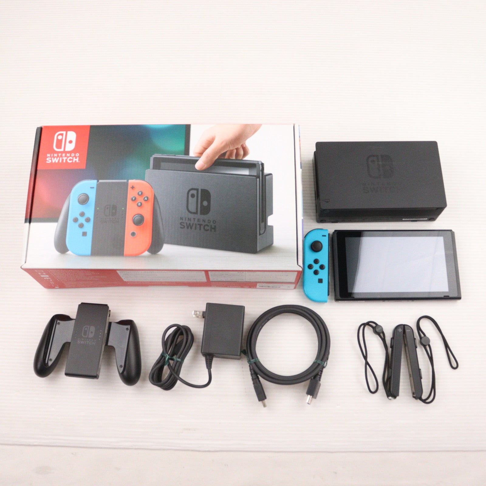 【中古即納】[Switch] (本体) Nintendo Switch(ニンテンドースイッチ) Joy-Con(L) ネオンブルー/R ネオンレッド 任天堂(HAC-S-KABAA)(20170303)