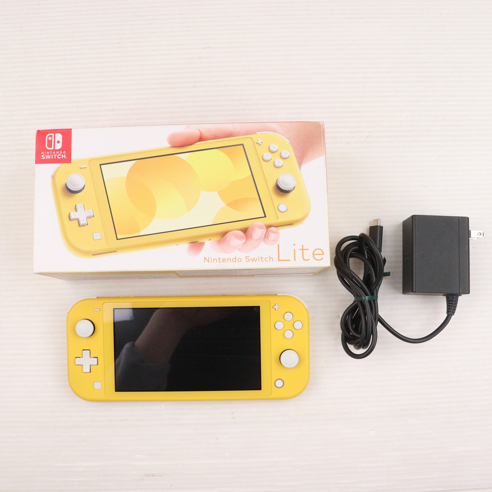 【中古即納】[Switch] (本体) Nintendo Switch Lite(ニンテンドースイッチライト) イエロー 任天堂(HDH-S-YAZAA)(20190920)