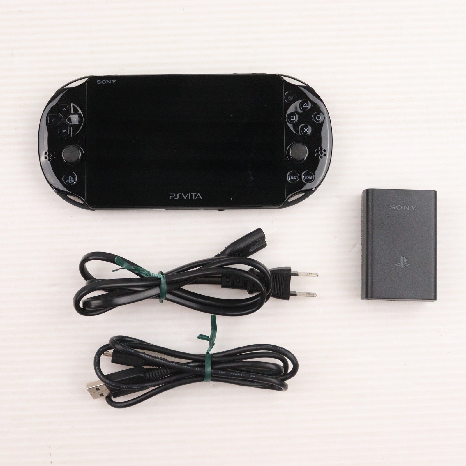【中古即納】[PSVita] (本体) PlayStation Vita(プレイステーション ヴィータ) Wi-Fiモデル ブラック SCE(PCH-2000ZA11)(20131010)