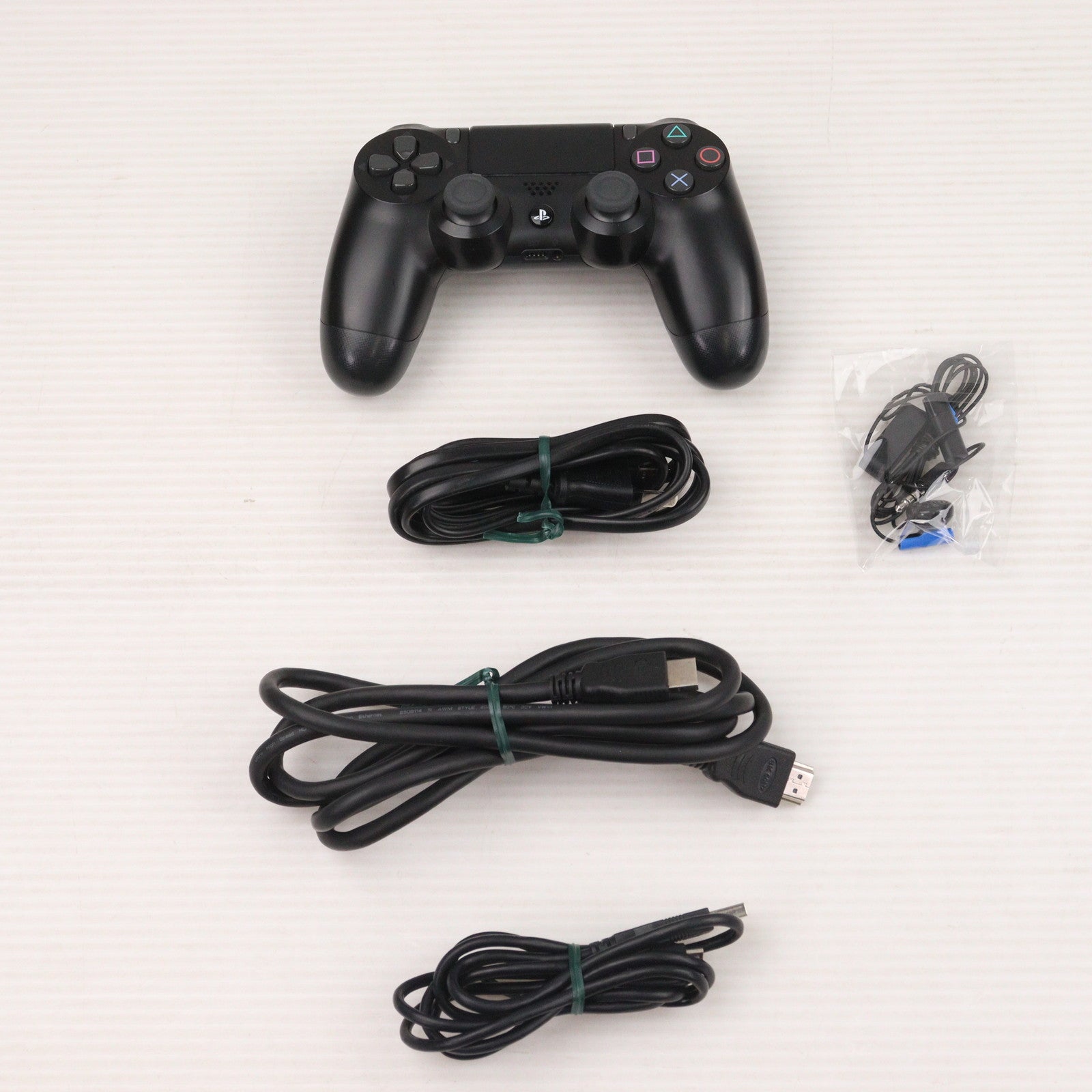 【中古即納】[PS4] (本体) PlayStation 4 Pro(プレイステーション4 プロ) ジェット・ブラック 1TB SIE(CUH-7200BB01)(20180927)