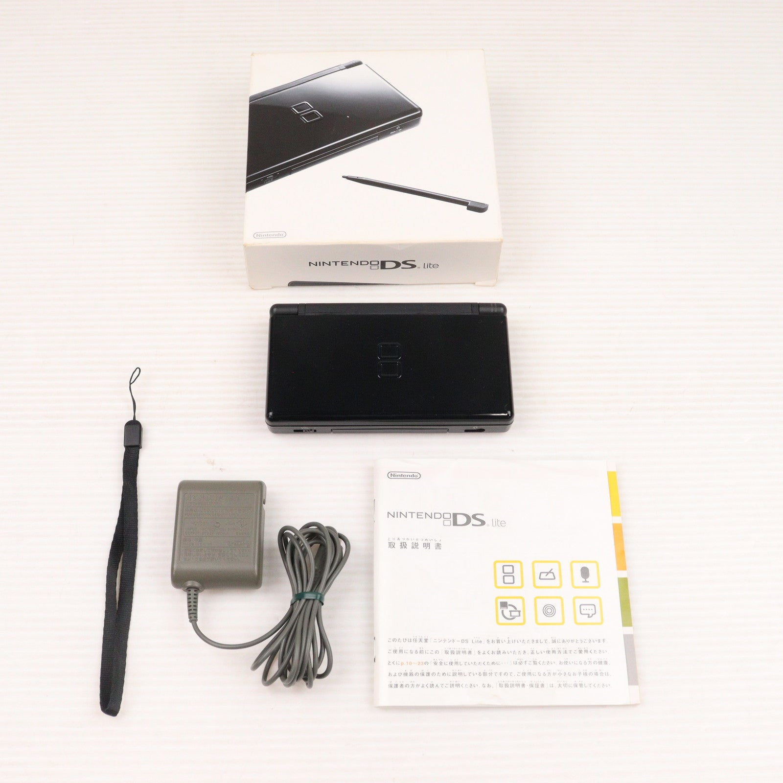 【中古即納】[NDS] (本体) ニンテンドーDS Lite(ライト) ジェットブラック 任天堂(USG-S-KA)(20060902)