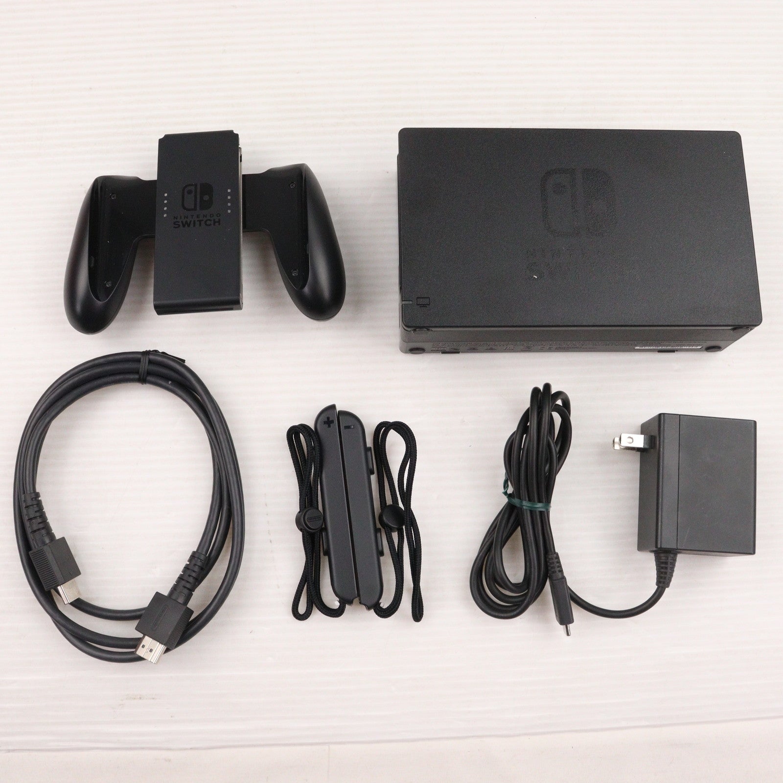 【中古即納】[Switch] (本体) マイニンテンドーストア限定 (新型)Nintendo Switch(ニンテンドースイッチ) カスタマイズ Joy-Con(L) ネオンパープル/(R) ネオンイエロー Joy-Conストラップ ブラック/ブラック 任天堂(HAD-S-KAYAA)(20190830)