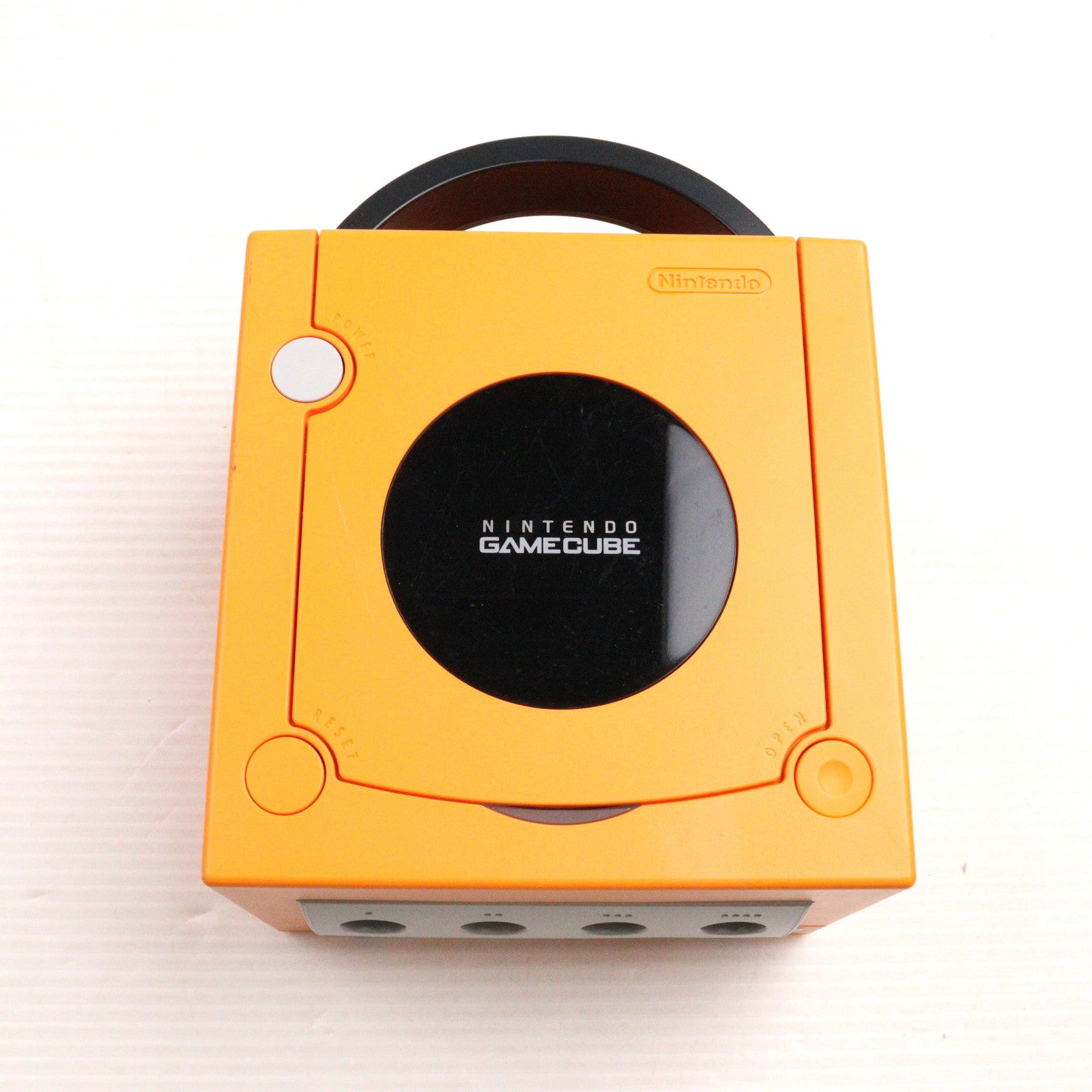 【中古即納】[GC] (本体) NINTENDO GAMECUBE(ニンテンドー ゲームキューブ) オレンジ 任天堂(DOL-SOA)(20011121)