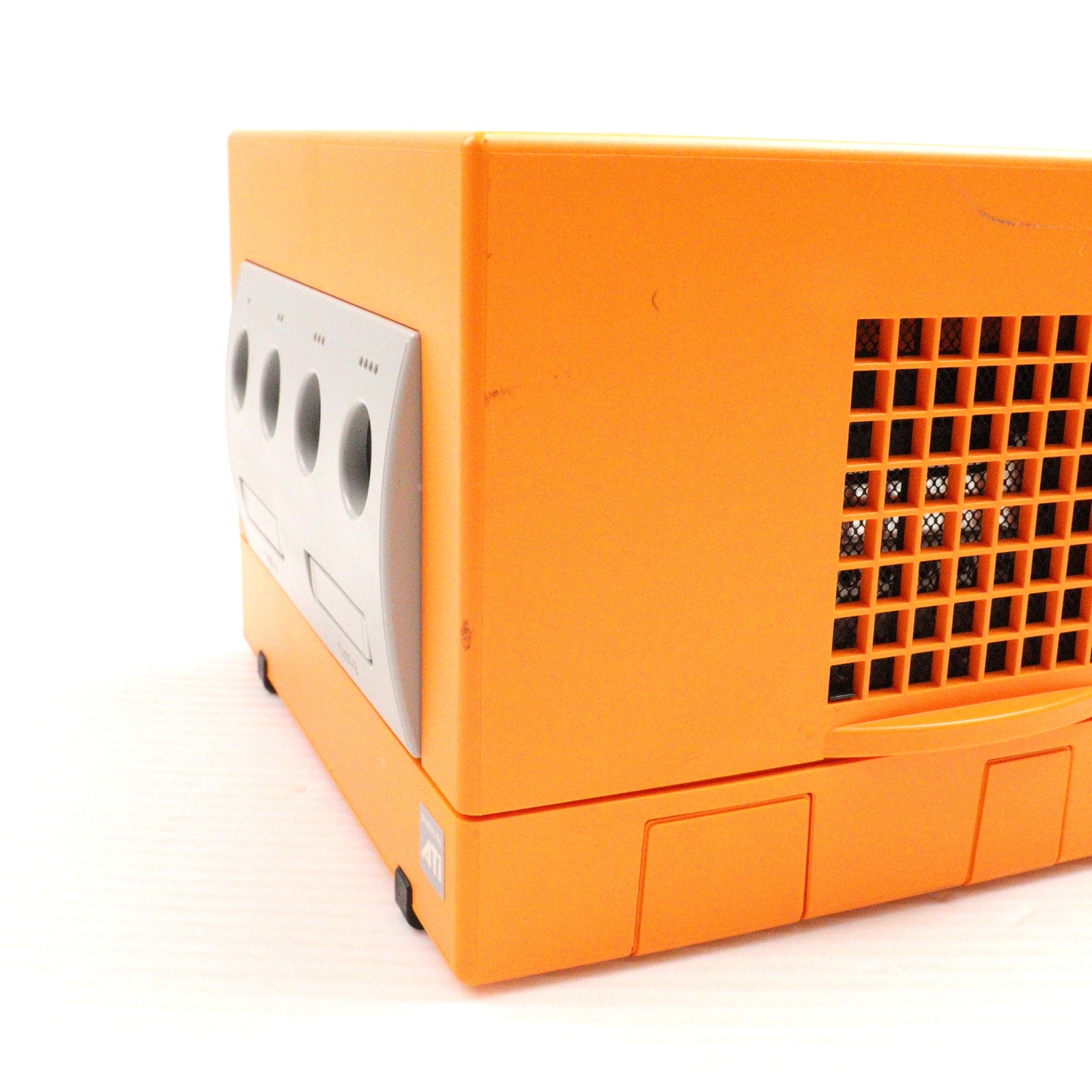 【中古即納】[GC] (本体) NINTENDO GAMECUBE(ニンテンドー ゲームキューブ) オレンジ 任天堂(DOL-SOA)(20011121)