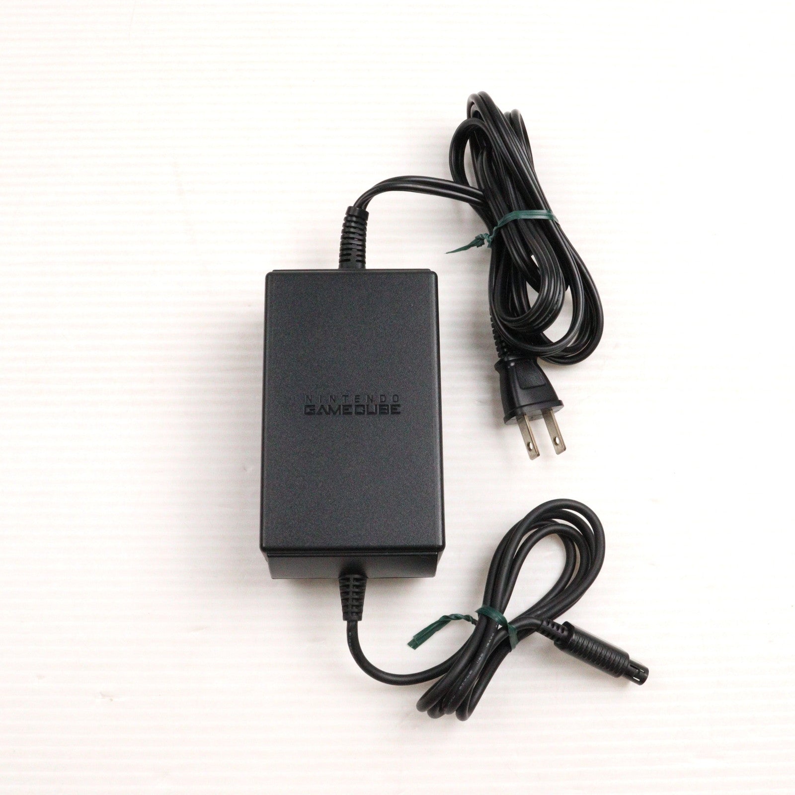 【中古即納】[GC] (本体) NINTENDO GAMECUBE(ニンテンドー ゲームキューブ) オレンジ 任天堂(DOL-SOA)(20011121)