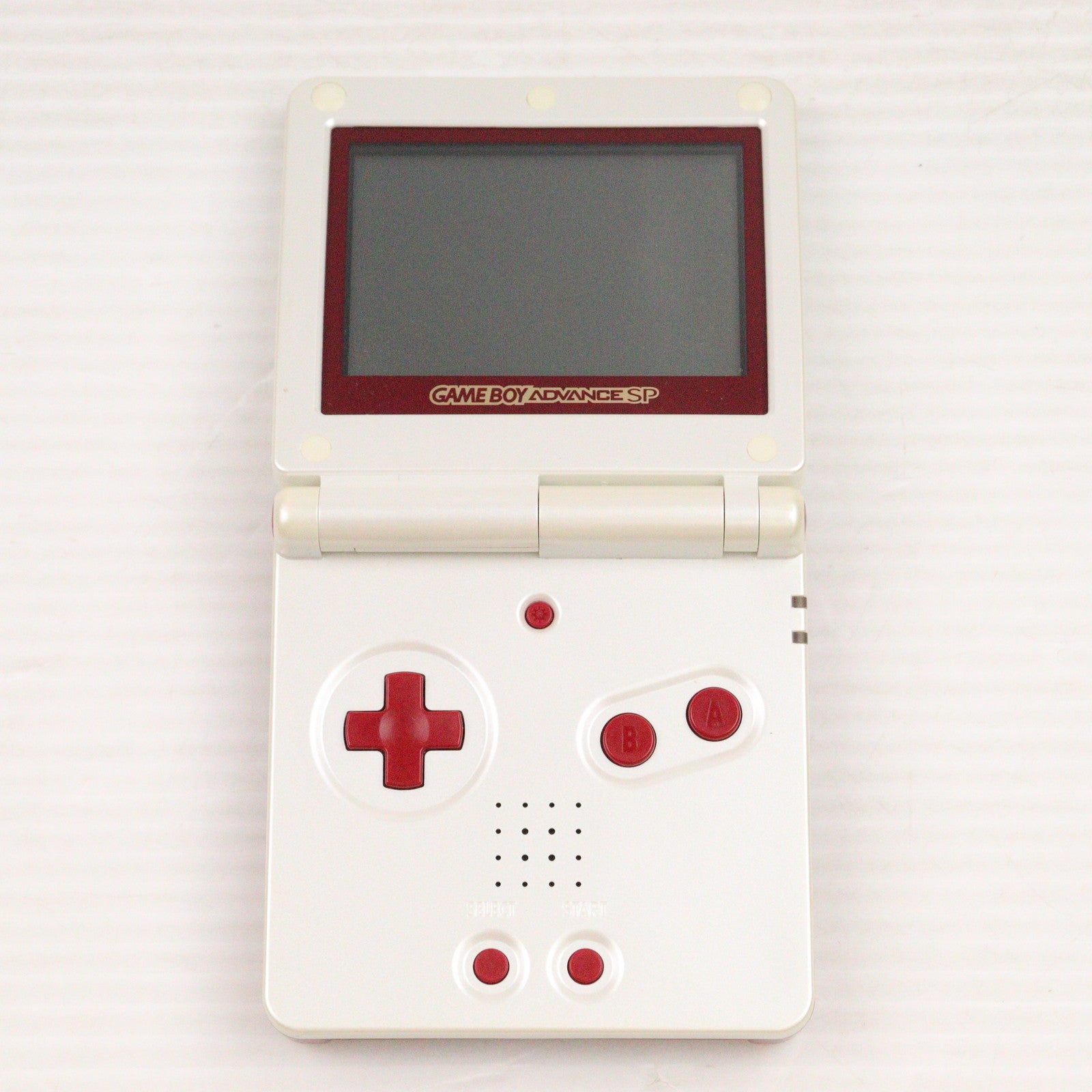【中古即納】[GBA] (本体) GAMEBOY ADVANCE SP(ゲームボーイアドバンスSP) ファミコンカラー 任天堂(AGS-S-FMK)(20040214)