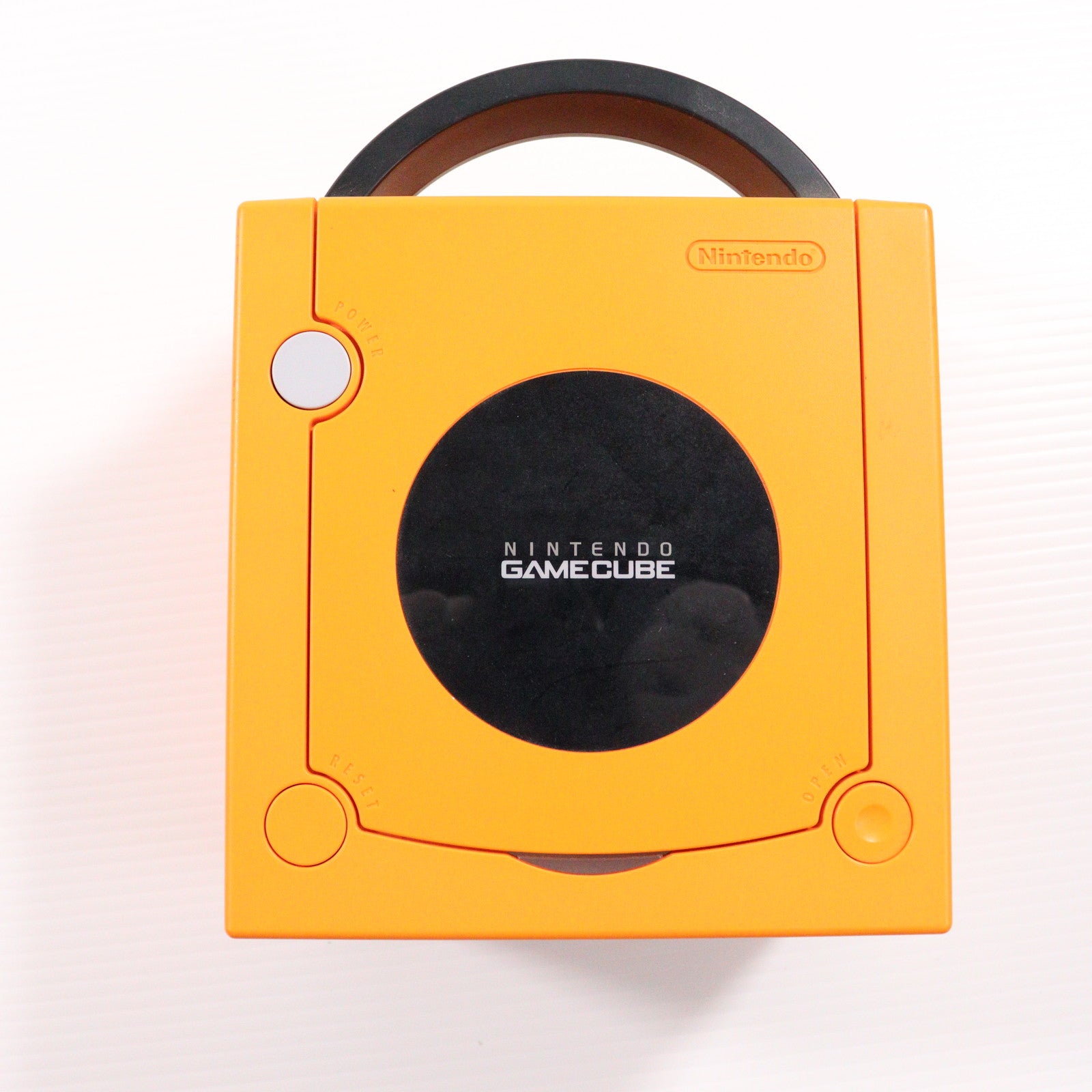 【中古即納】[GC] (本体) NINTENDO GAMECUBE(ニンテンドー ゲームキューブ) オレンジ 任天堂(DOL-SOA)(20011121)