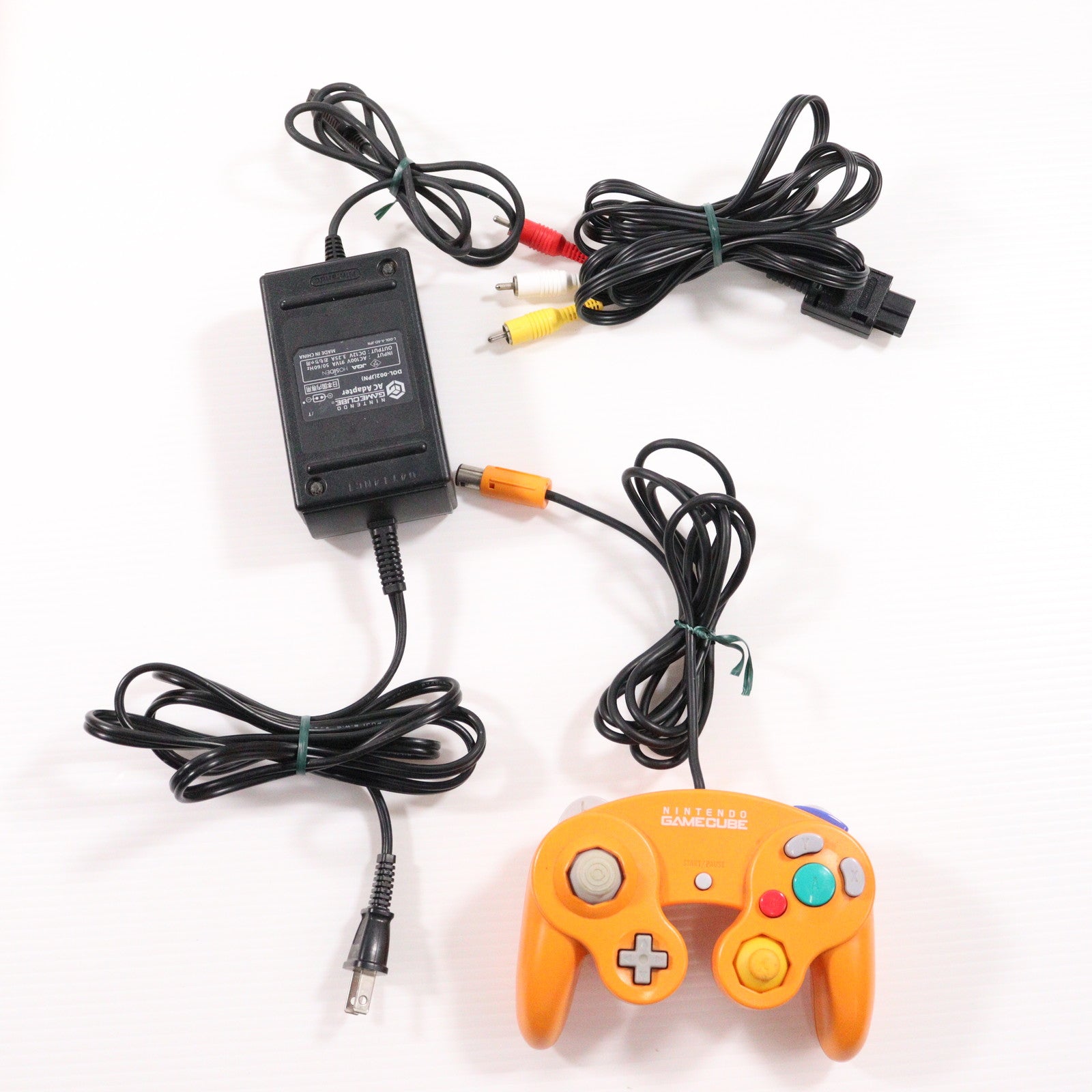 【中古即納】[GC] (本体) NINTENDO GAMECUBE(ニンテンドー ゲームキューブ) オレンジ 任天堂(DOL-SOA)(20011121)