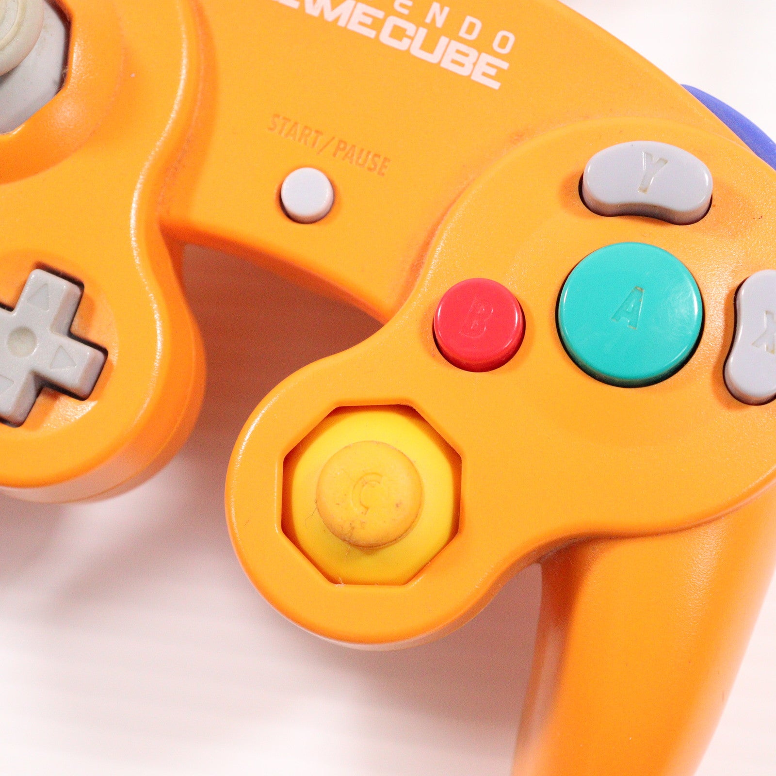 【中古即納】[GC] (本体) NINTENDO GAMECUBE(ニンテンドー ゲームキューブ) オレンジ 任天堂(DOL-SOA)(20011121)