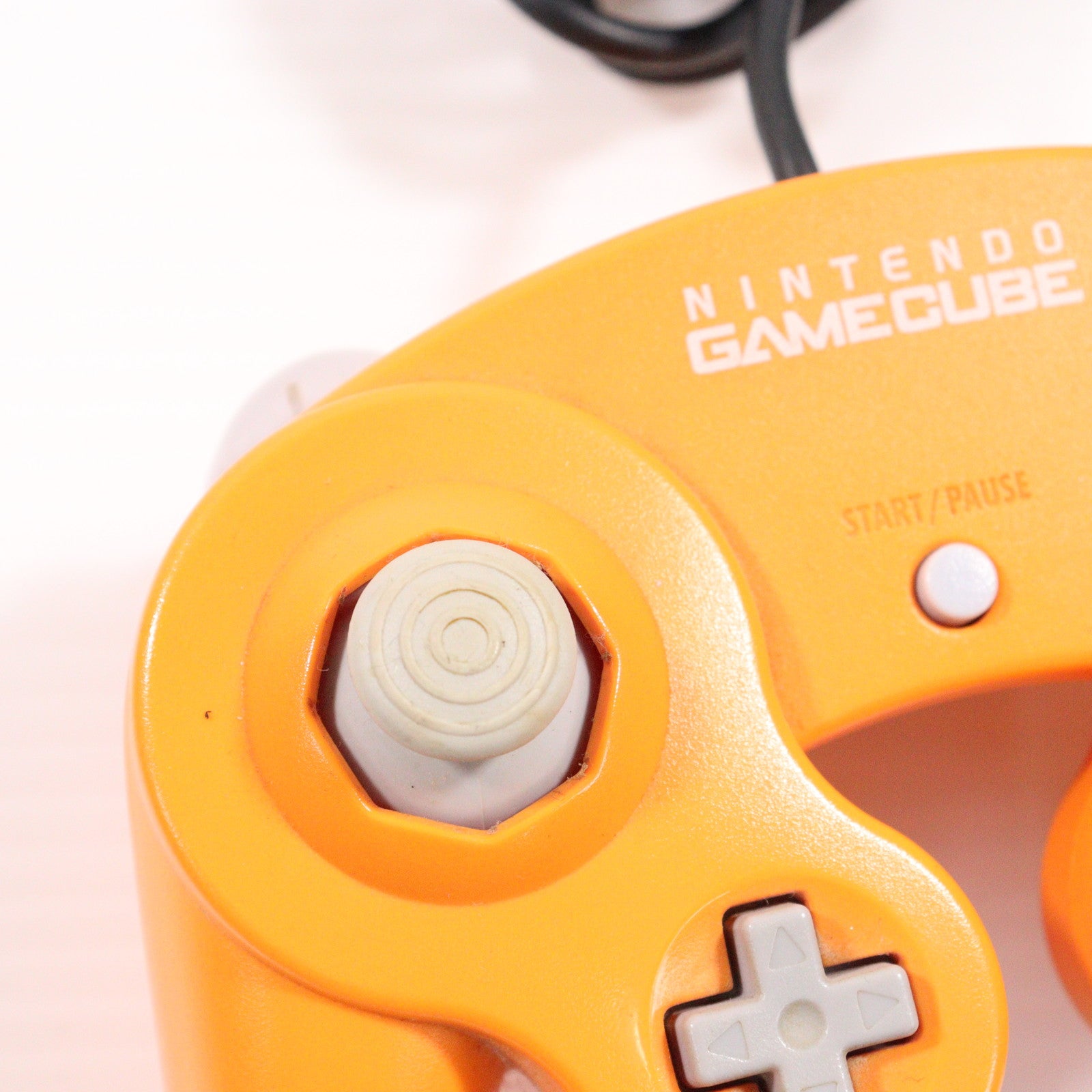 【中古即納】[GC] (本体) NINTENDO GAMECUBE(ニンテンドー ゲームキューブ) オレンジ 任天堂(DOL-SOA)(20011121)