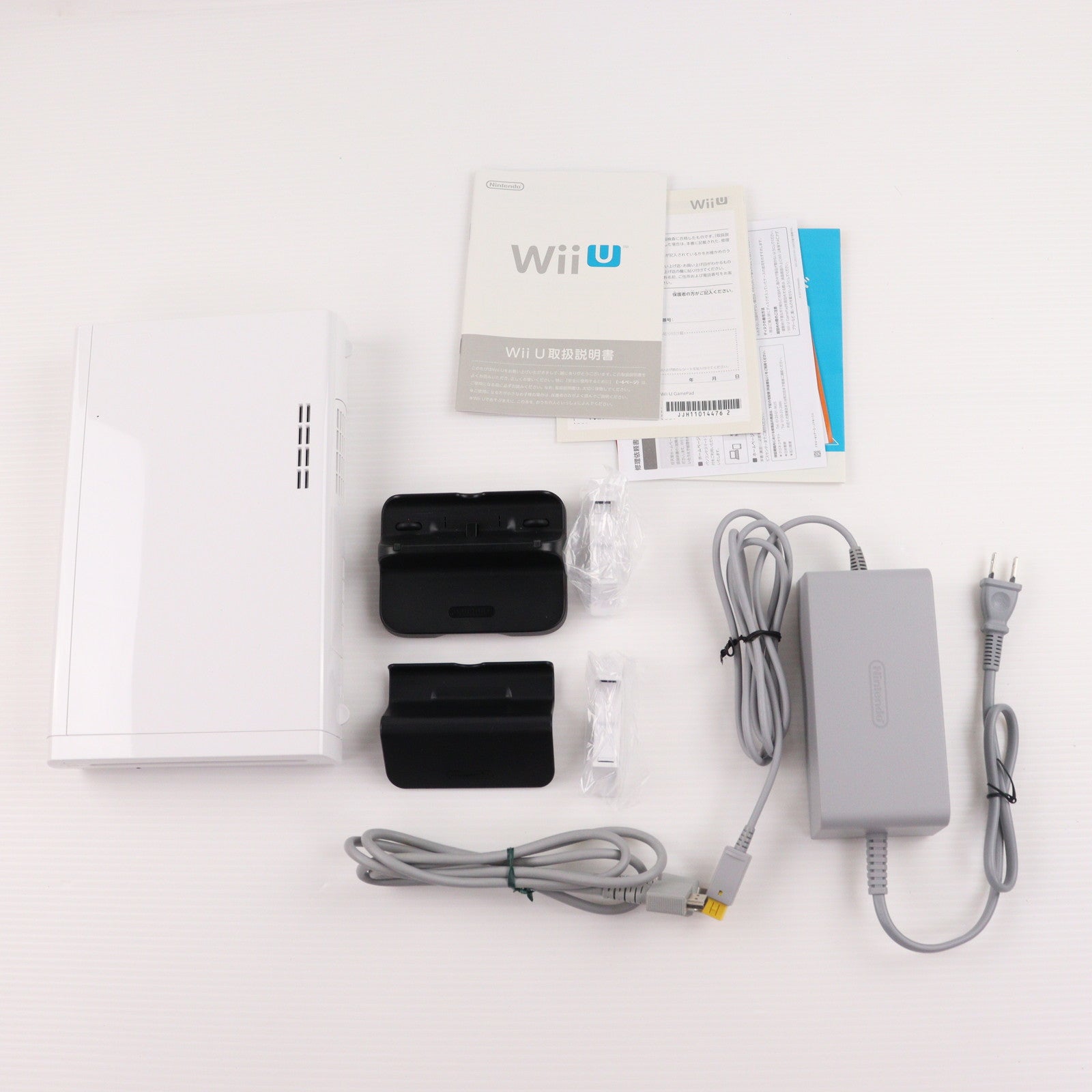 【中古即納】[WiiU] (本体) Wii U プレミアムセット 白 PREMIUM SET shiro(本体メモリー32GB) 任天堂(WUP-S-WAFC)(20130713)