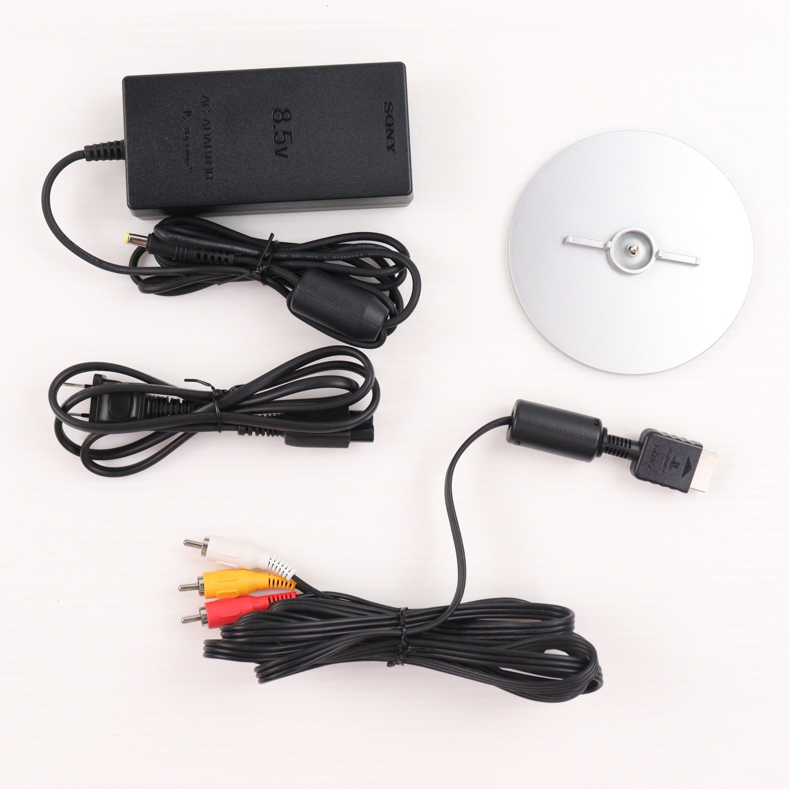 【中古即納】[PS2] (本体) PlayStation 2(プレイステーション2) サテン・シルバー SCE(SCPH-75000 SSS)(20051123)