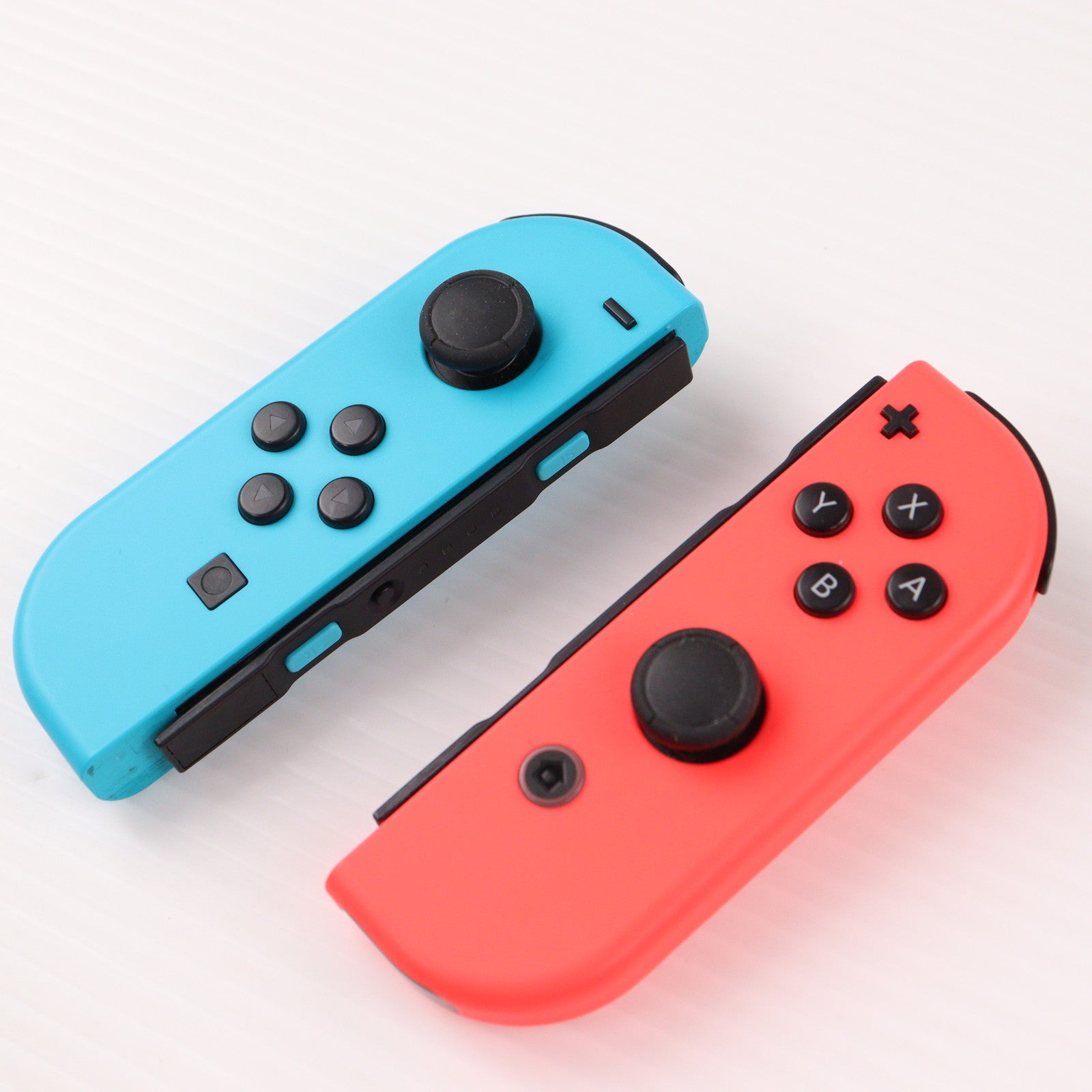 【中古即納】[Switch] (本体) Nintendo Switch(ニンテンドースイッチ) Joy-Con(L) ネオンブルー/R ネオンレッド 任天堂(HAC-S-KABAA)(20170303)