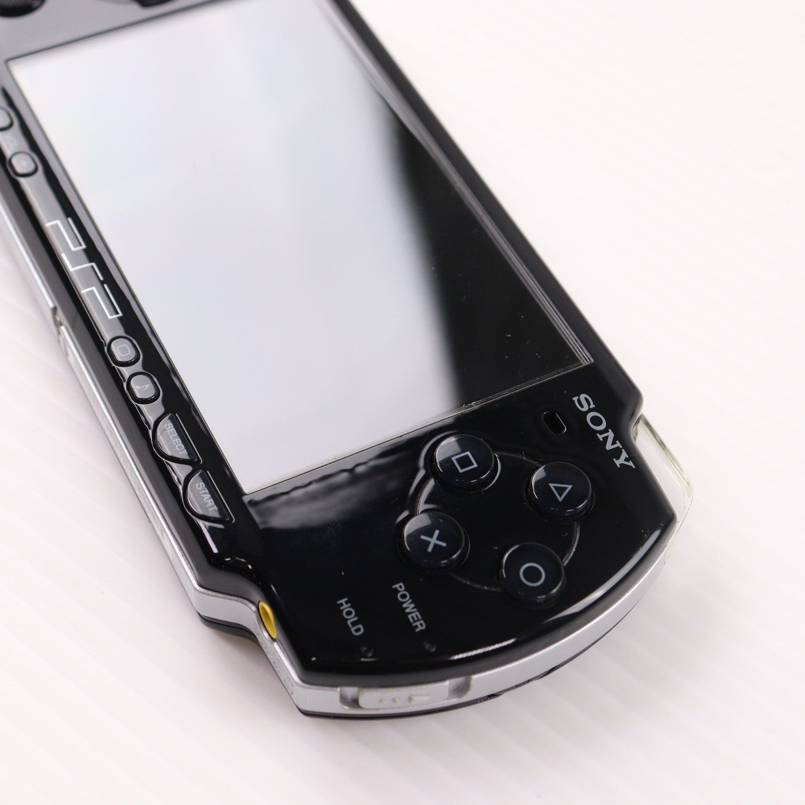 【中古即納】[PSP] (本体) PlayStation Portable(プレイステーション・ポータブル) ピアノ・ブラック SCE(PSP-2000PB)(20070920)