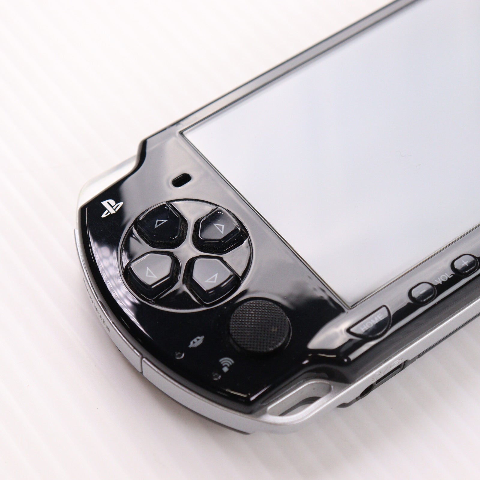 【中古即納】[PSP] (本体) PlayStation Portable(プレイステーション・ポータブル) ピアノ・ブラック SCE(PSP-2000PB)(20070920)