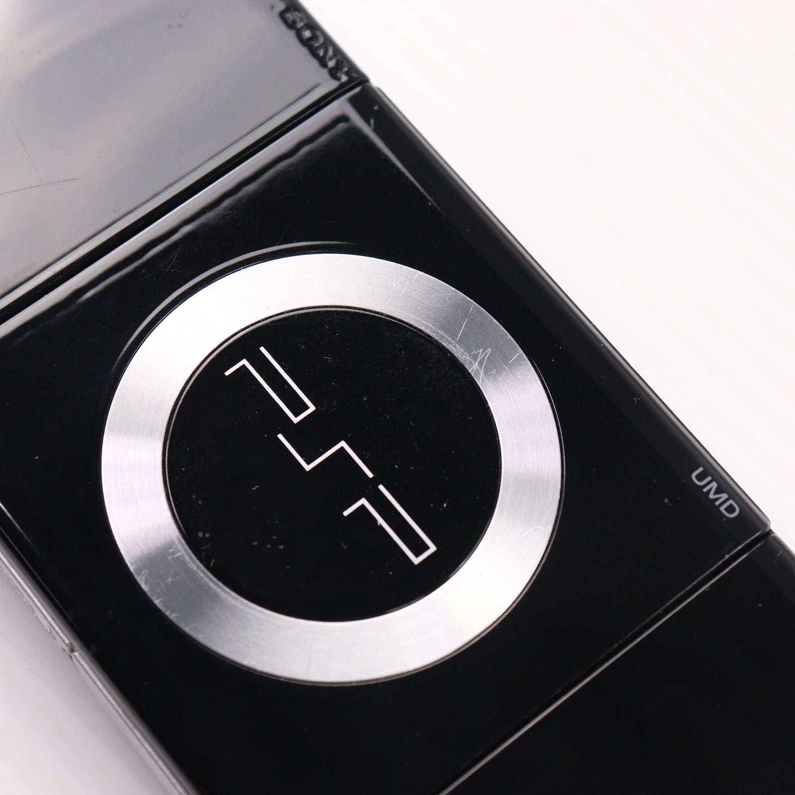 【中古即納】[PSP] (本体) PlayStation Portable(プレイステーション・ポータブル) ピアノ・ブラック SCE(PSP-2000PB)(20070920)