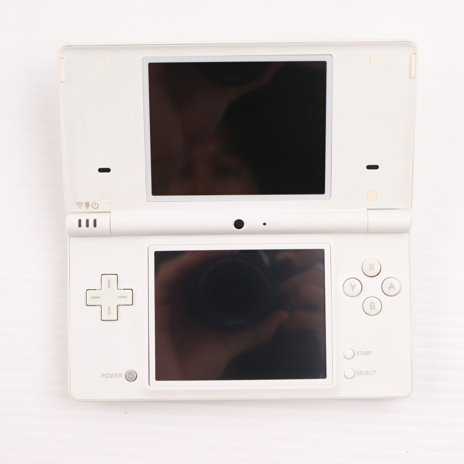 【中古即納】[NDS] (本体) ニンテンドーDSi ホワイト 任天堂(TWL-S-WA)(20081101)