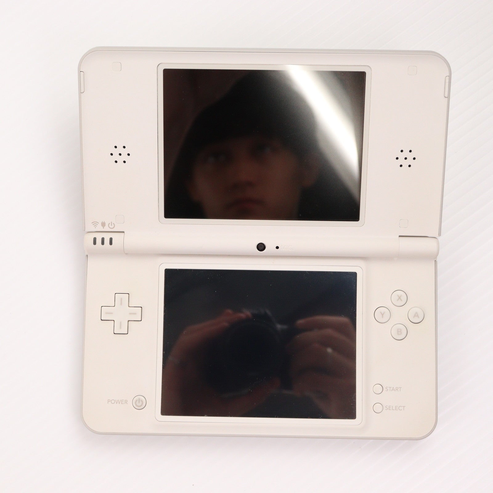 【中古即納】[NDS] (本体) ニンテンドーDsi LL ナチュラルホワイト 任天堂(UTL-S-WGA)(20091121)