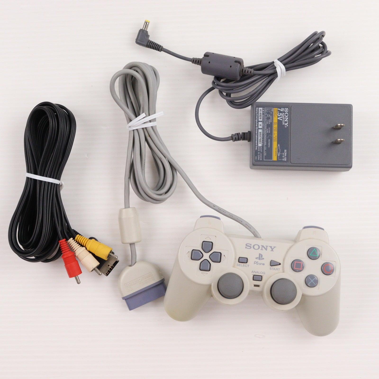 【中古即納】[PS] (本体) PlayStation PS one(プレイステーション ピーエス ワン)&液晶モニターCOMBO SCE(SCPH-140)(20011122)
